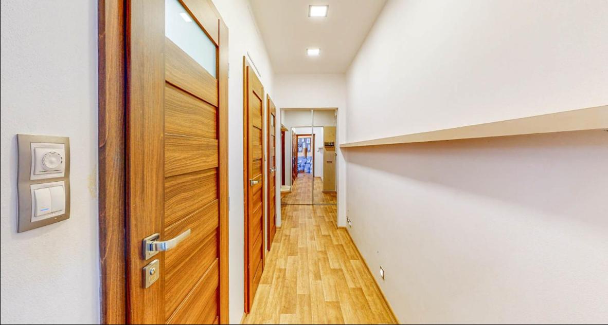 Nový apartmán v Ostravě u Mišky s akváriem a výhledem z balkonu na Beskydy