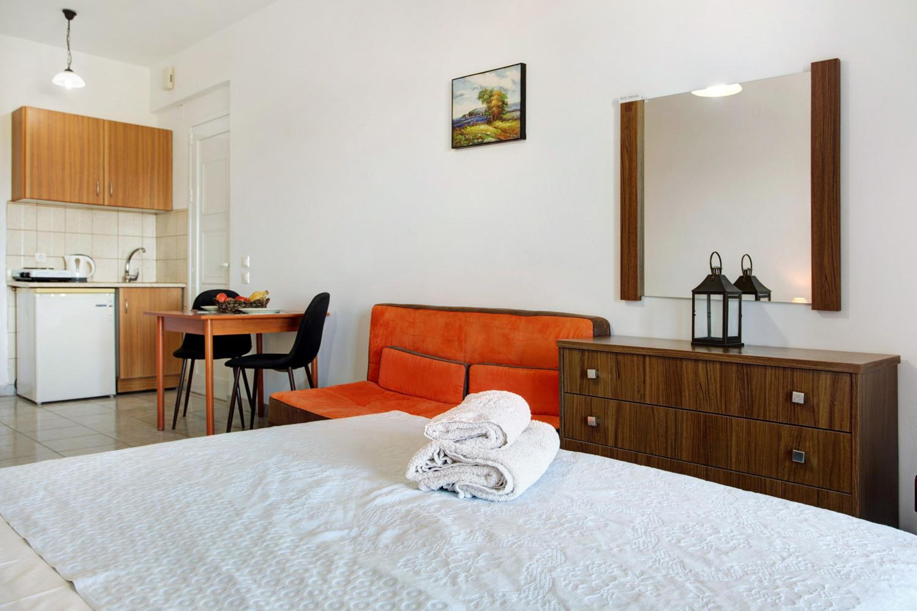 Yiannis Studio 7 photo 5