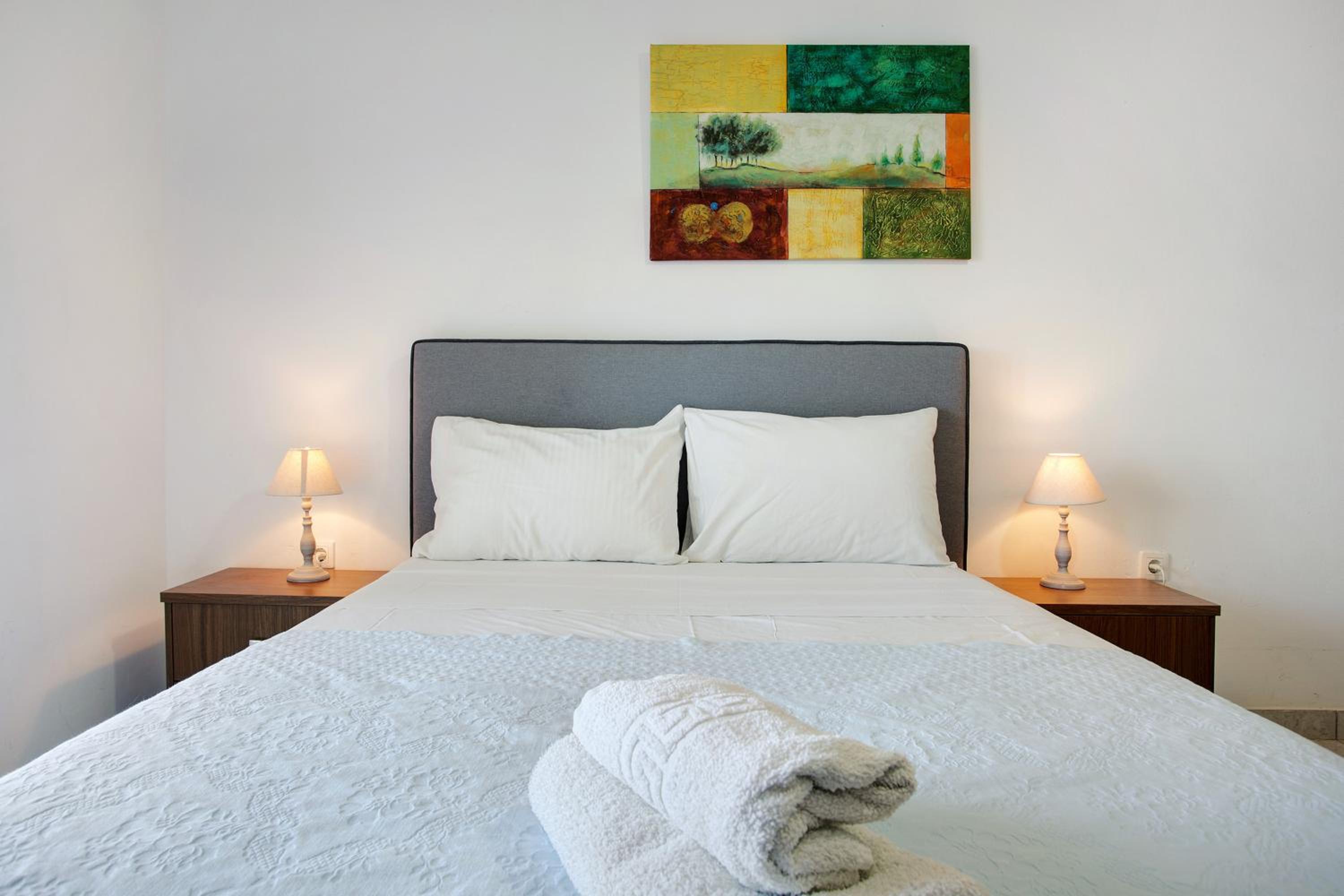 Yiannis Studio 7 photo 2