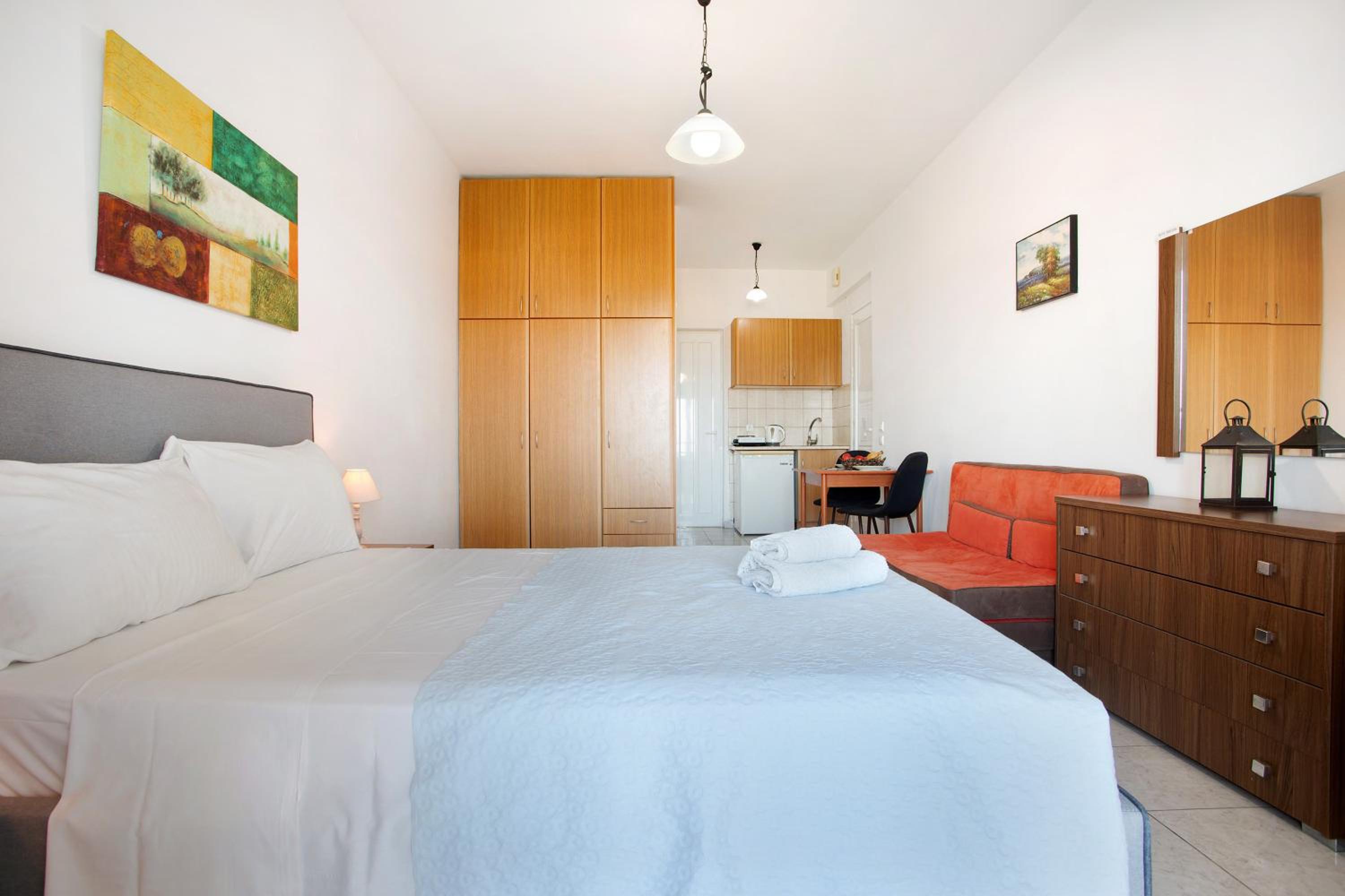 Yiannis Studio 7 photo 3