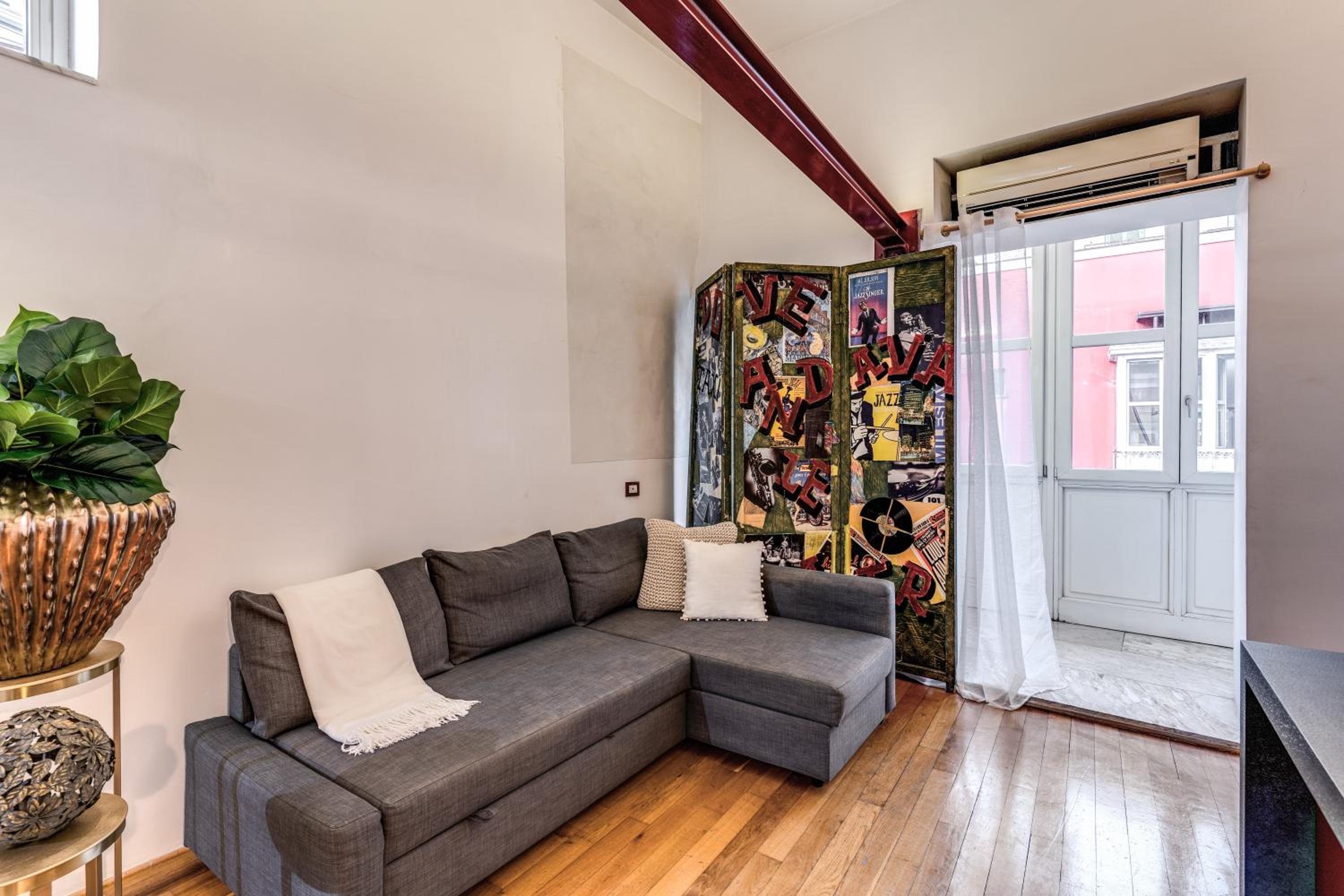 San Teodoro Apartment with Private Terrace