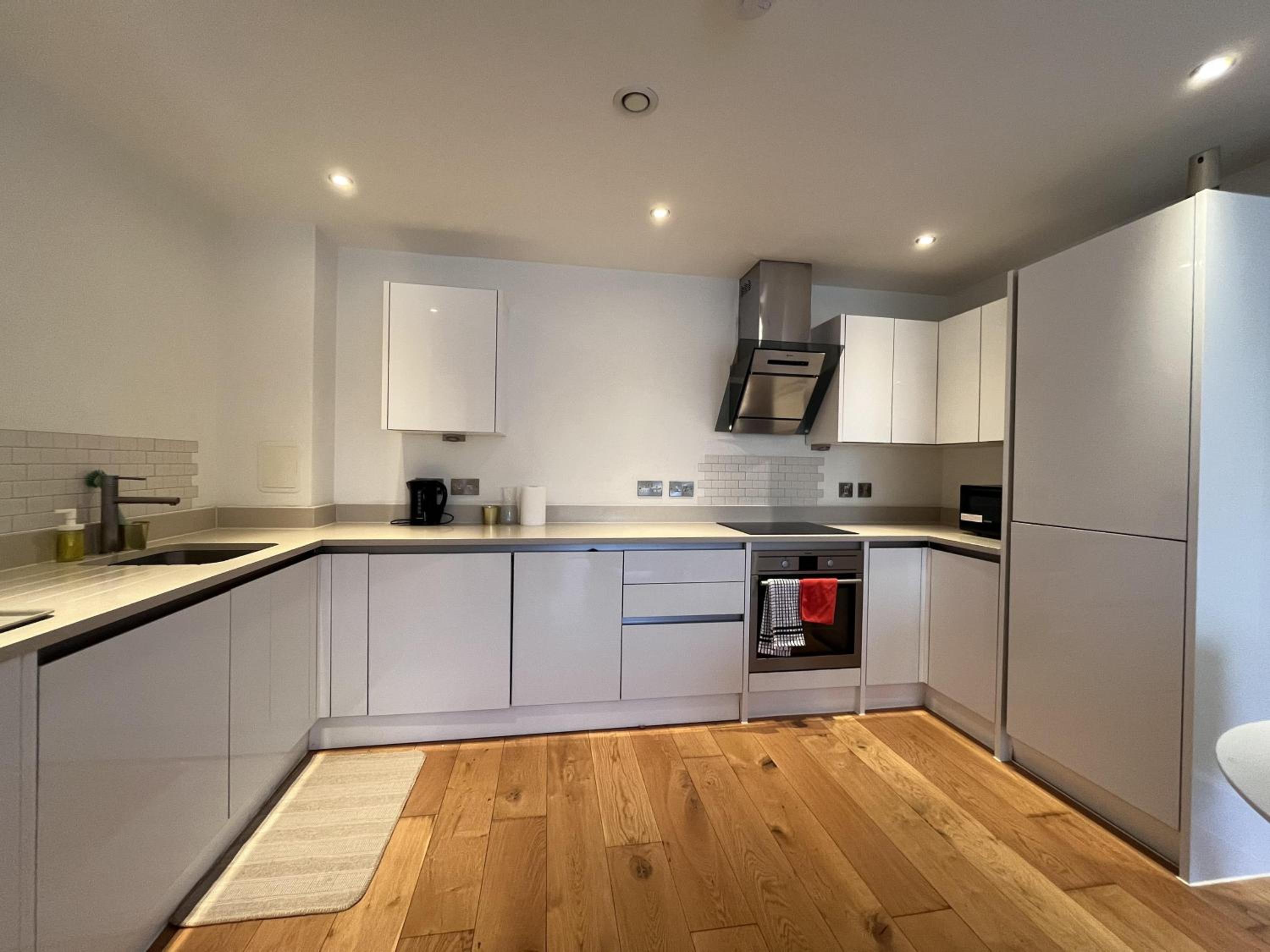 Apartment Sleeps 4 with Free Parking