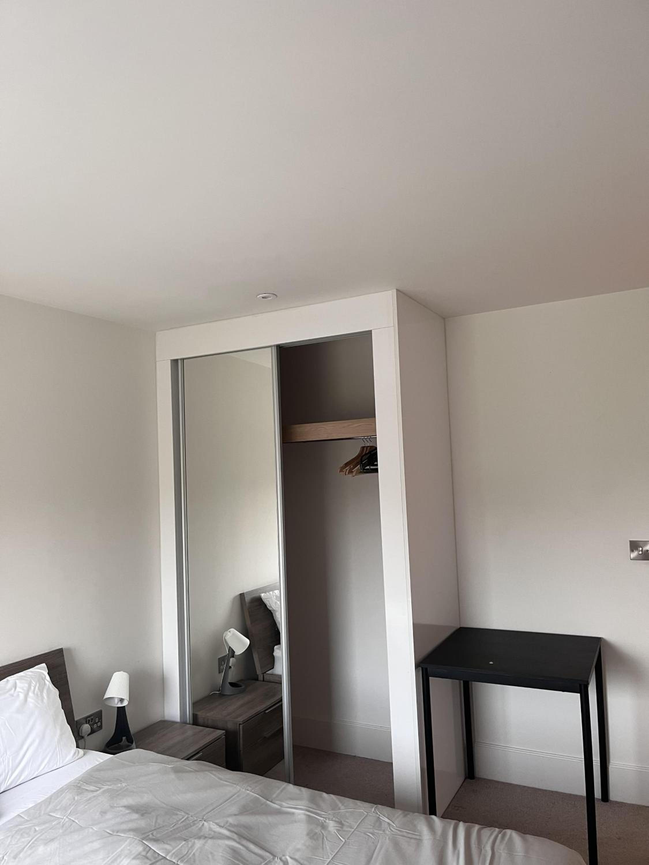 Apartment Sleeps 4 with Free Parking
