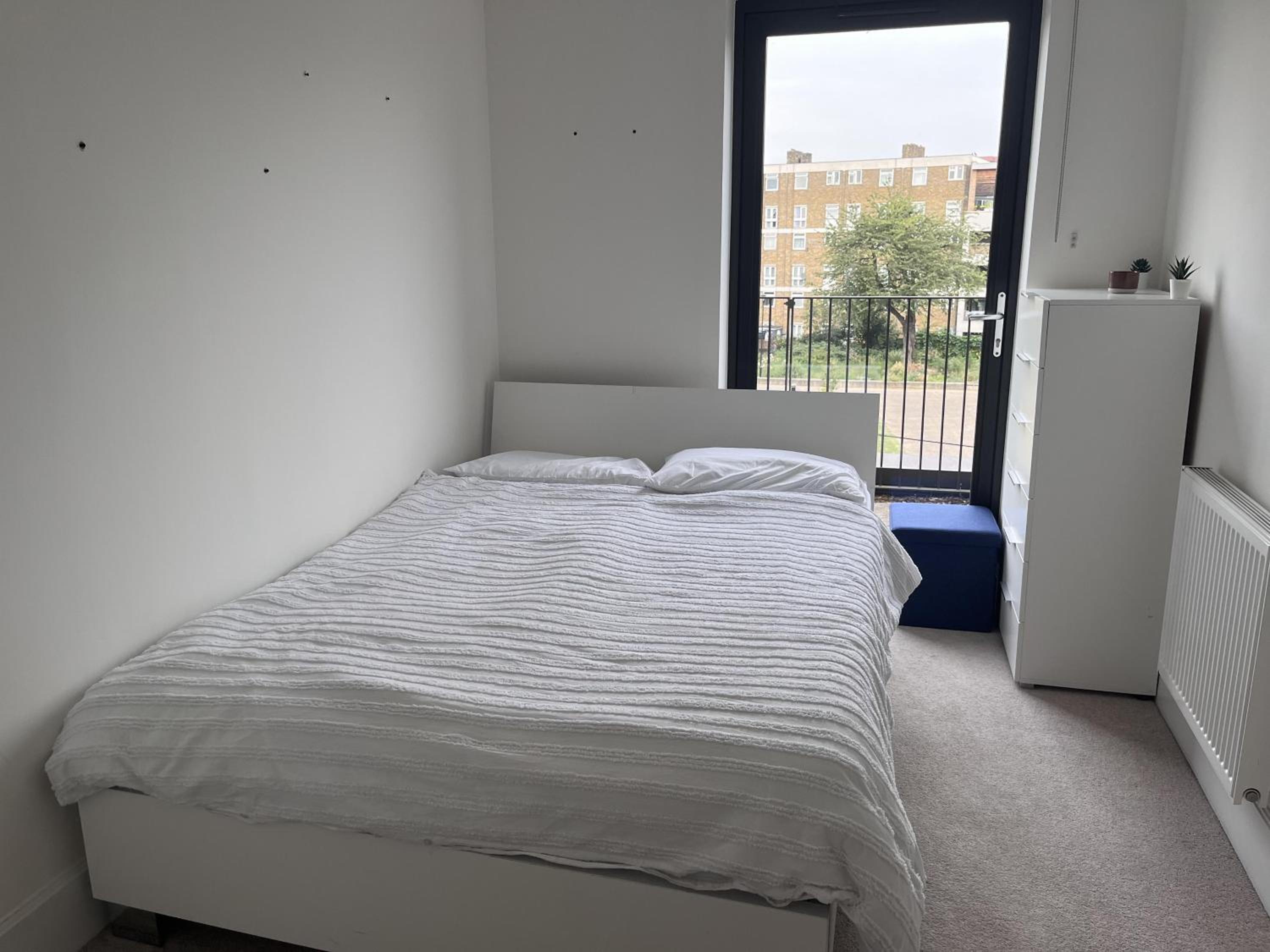 Apartment Sleeps 4 with Free Parking