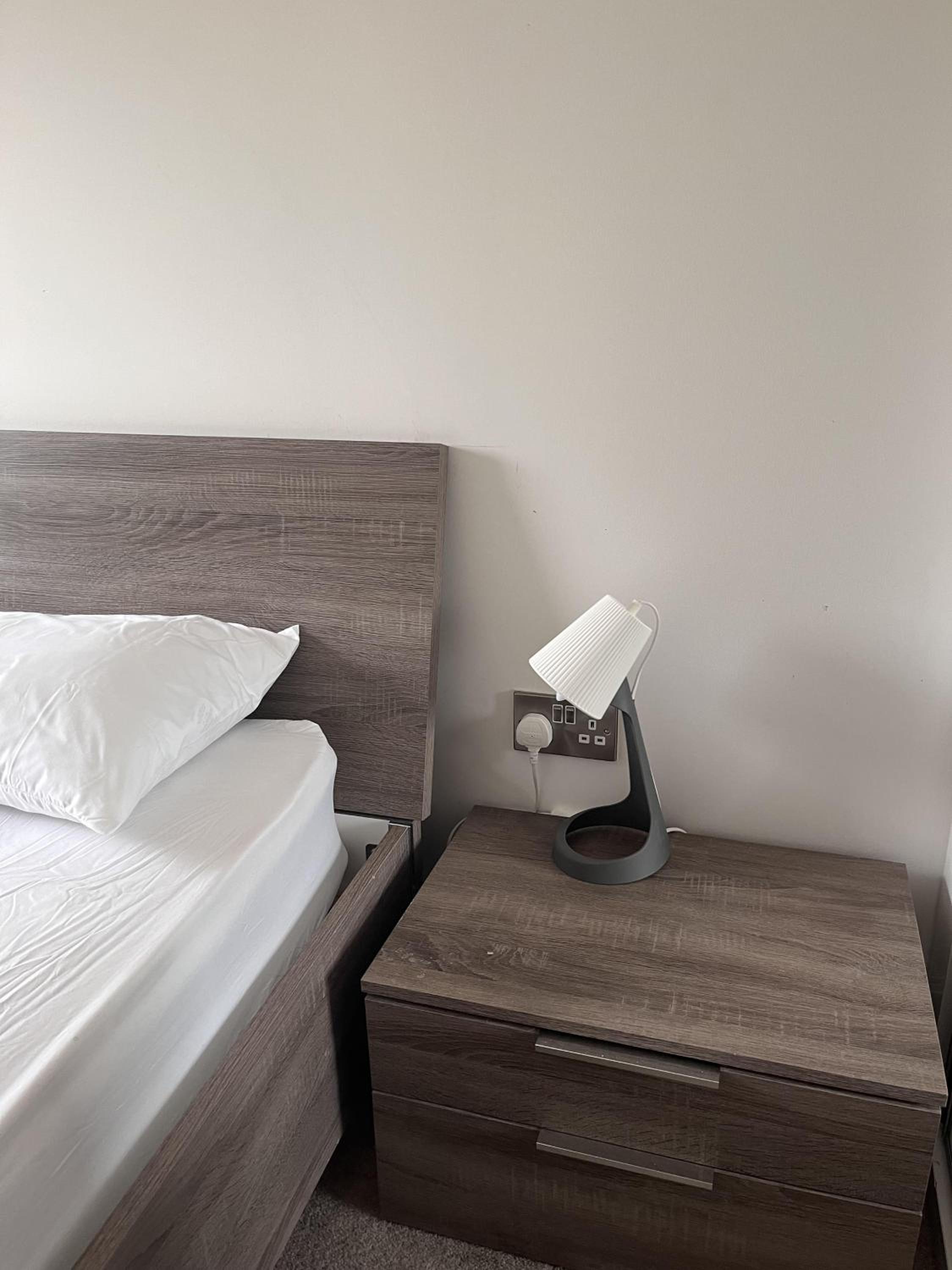 Apartment Sleeps 4 with Free Parking