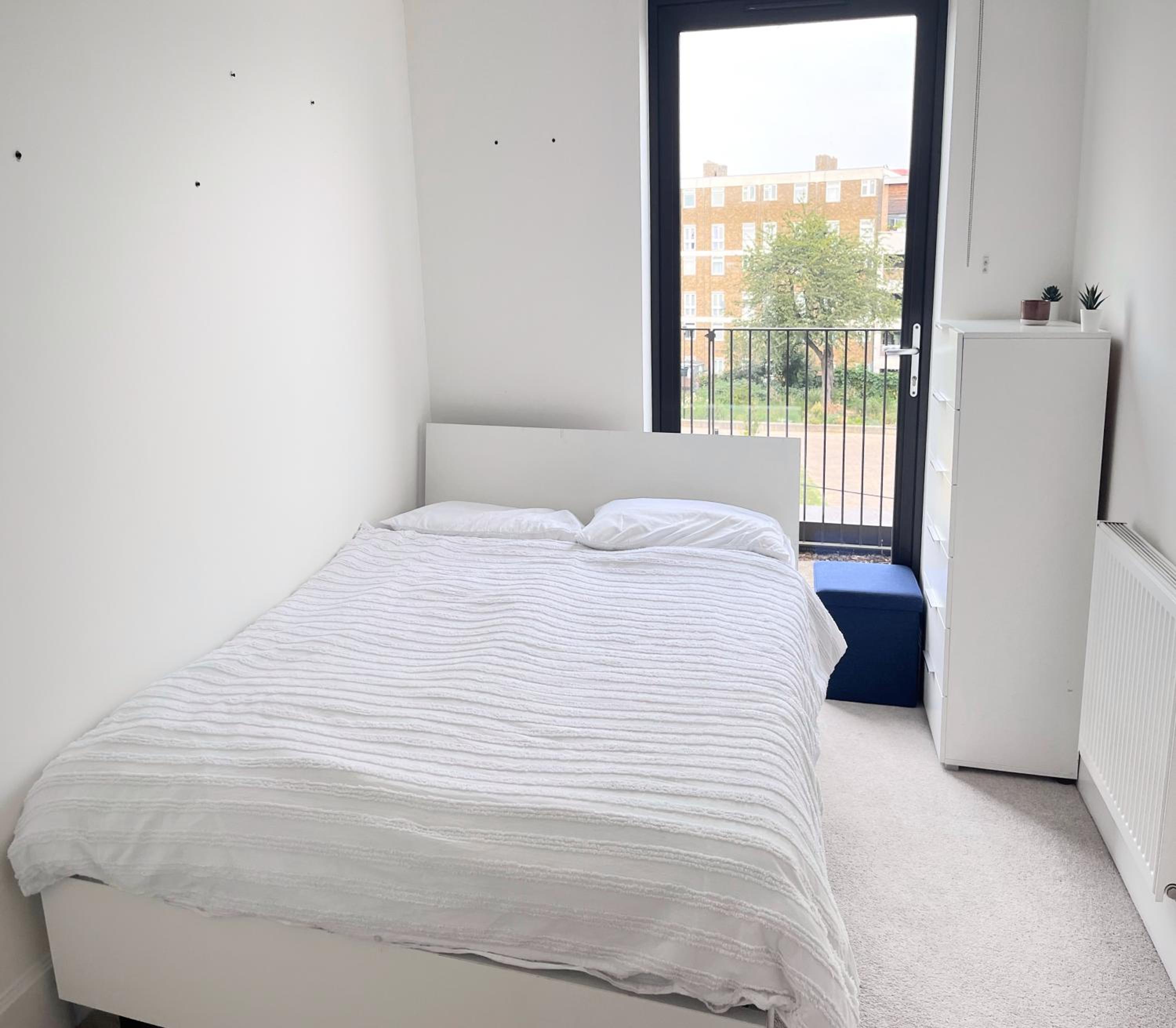 Apartment Sleeps 4 with Free Parking
