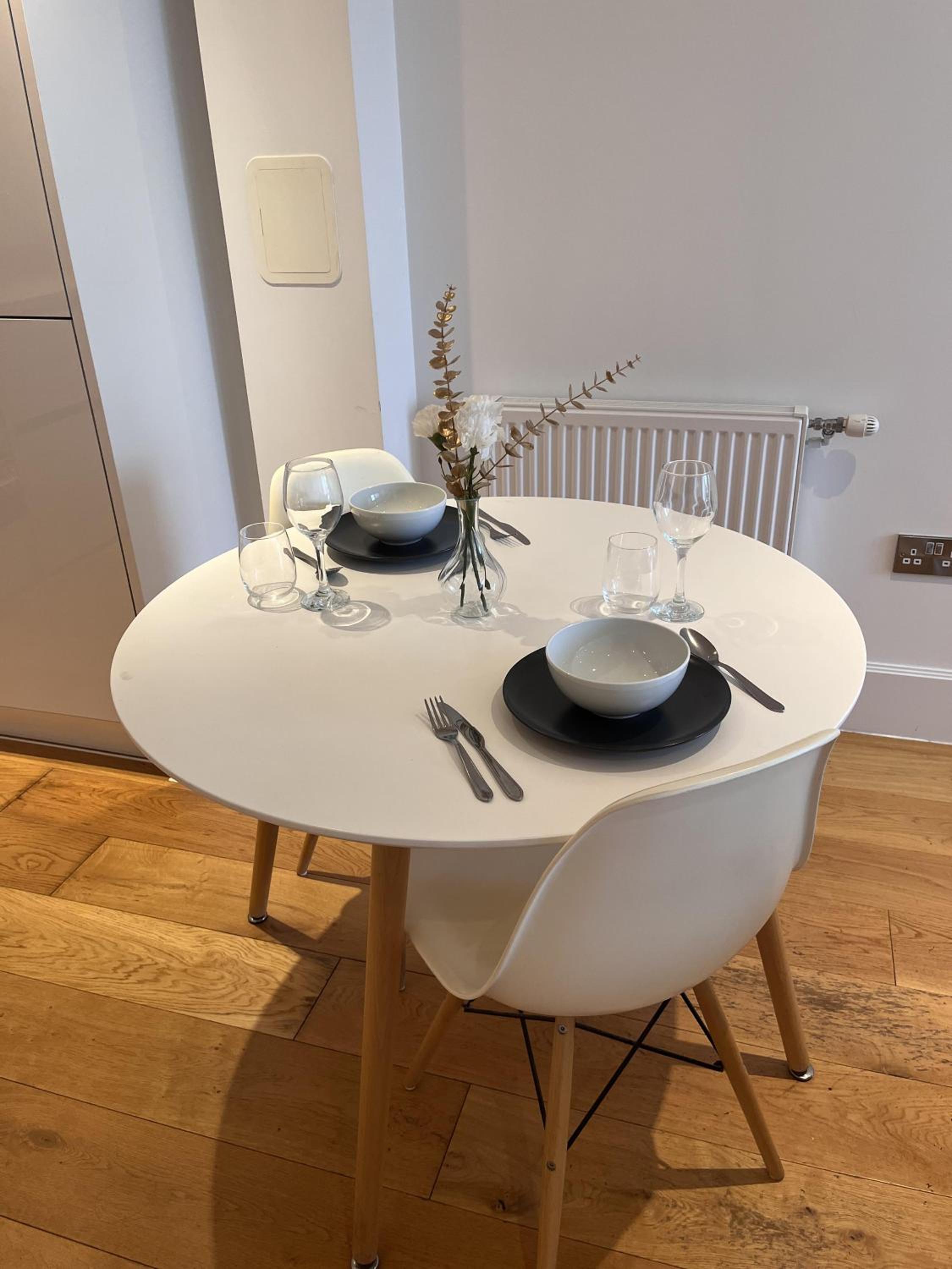 Apartment Sleeps 4 with Free Parking