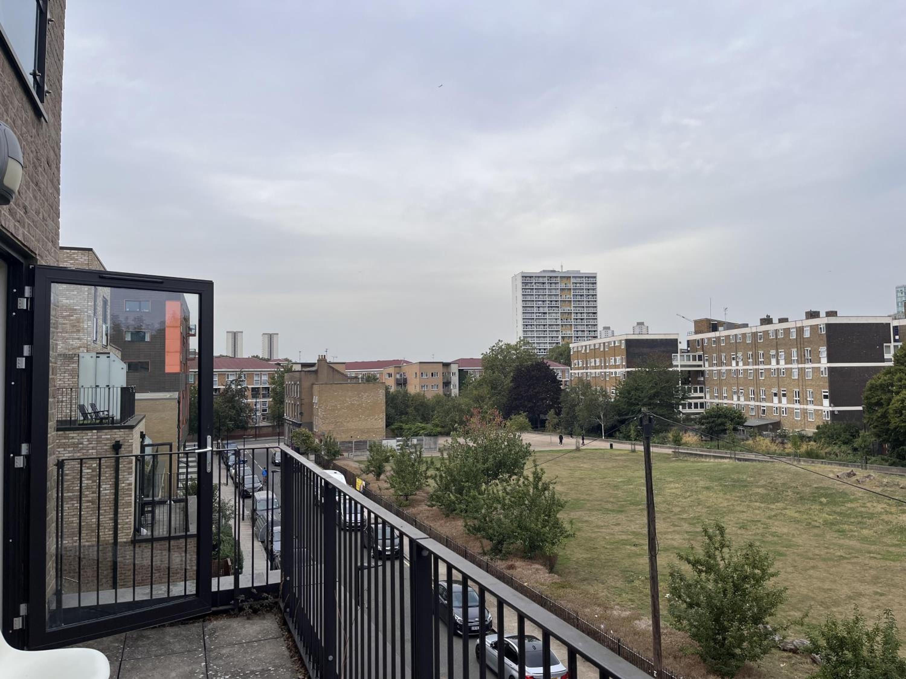 Apartment Sleeps 4 with Free Parking