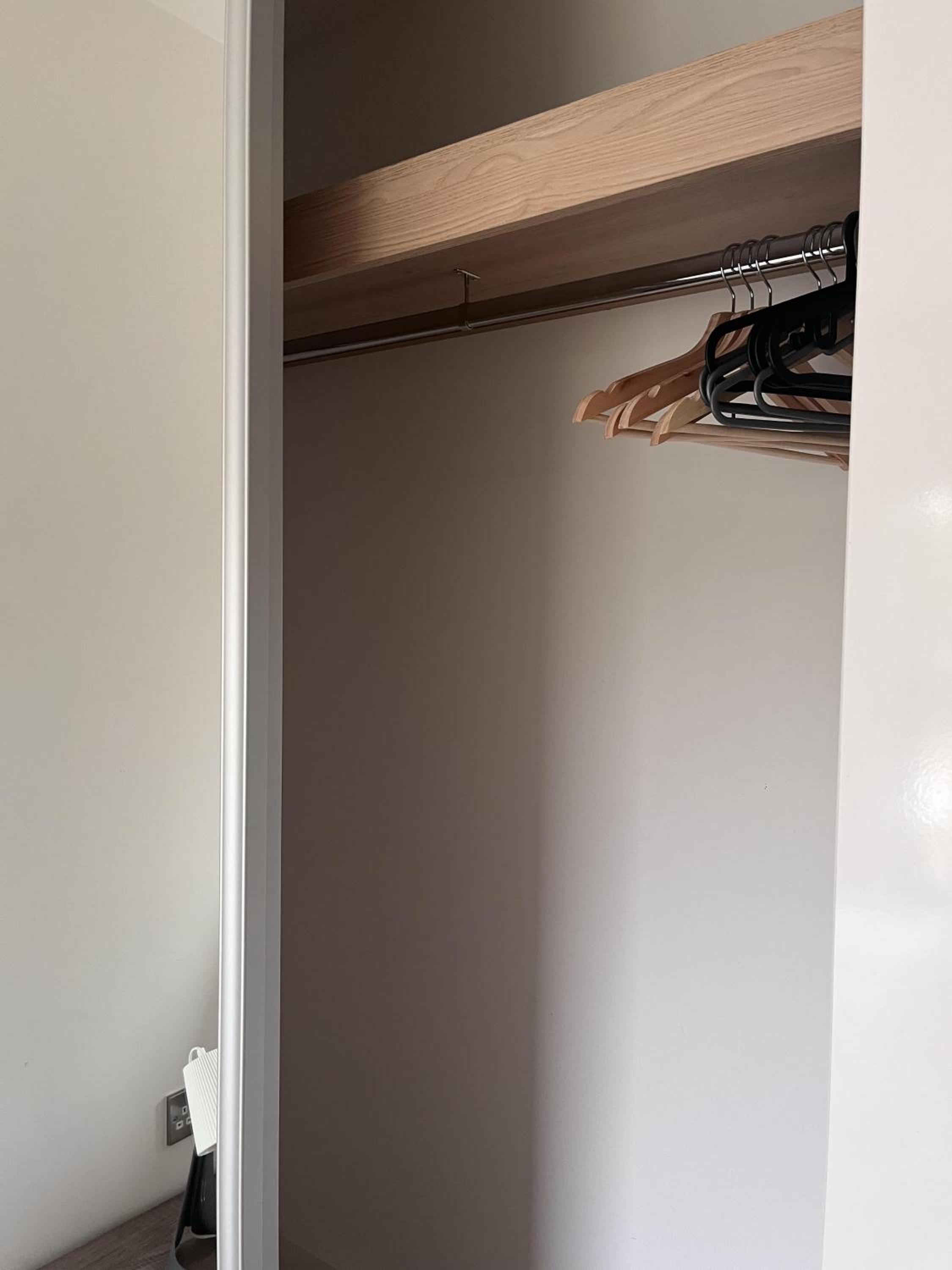 Apartment Sleeps 4 with Free Parking