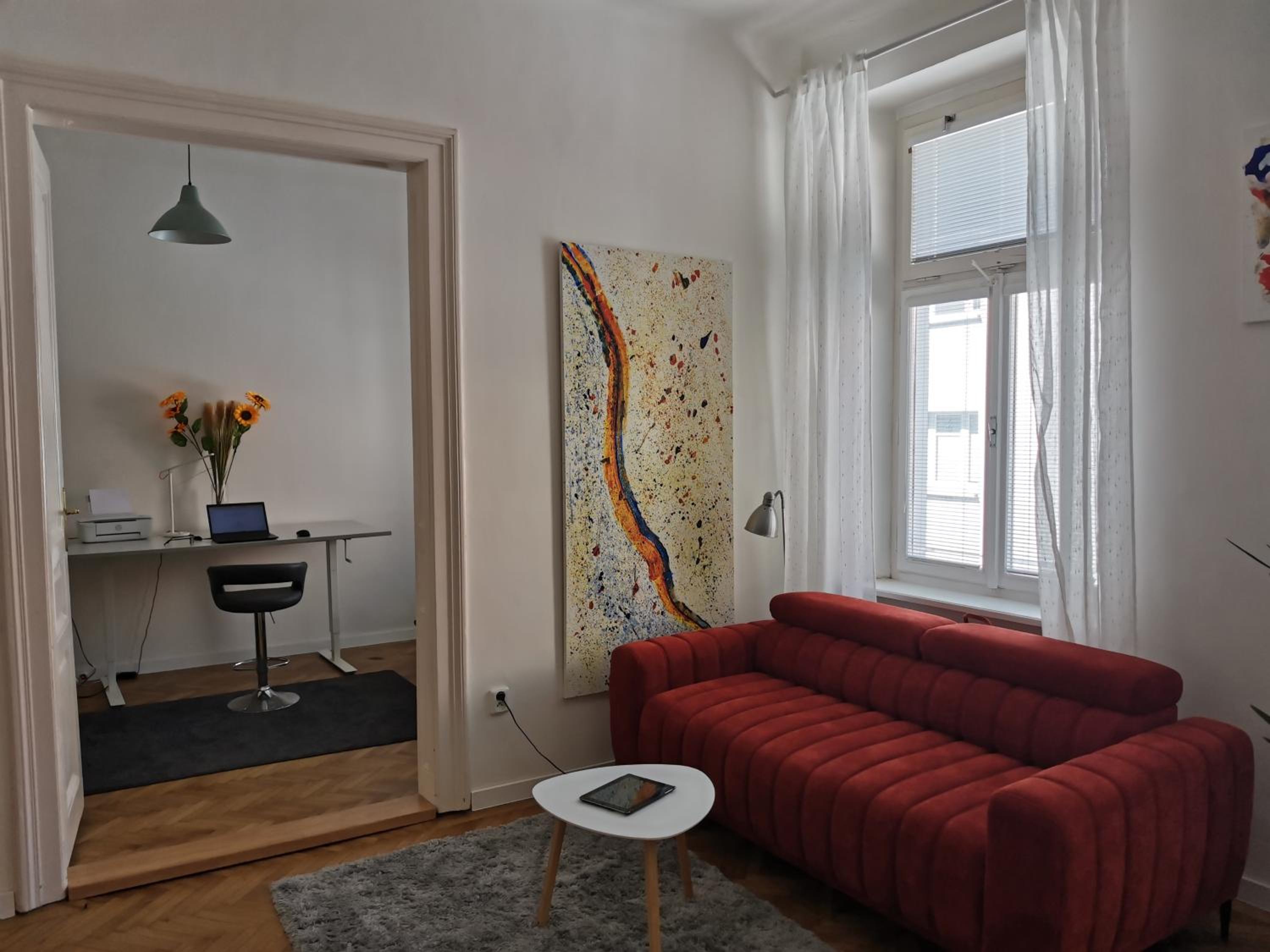Downtown 3 BDR Charm - walk to all attractions view 3