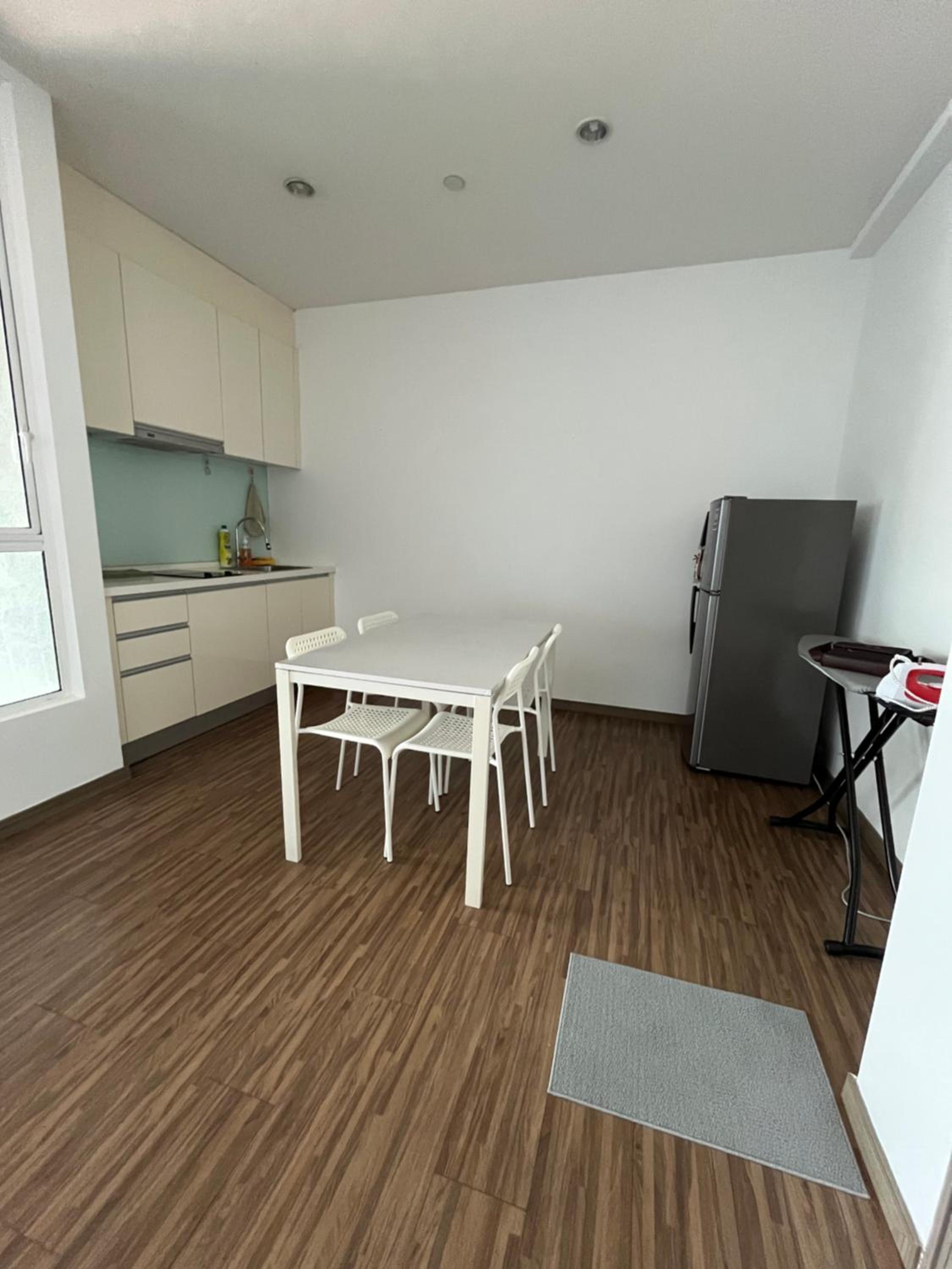 Good Mood House 3-7pax,Free Parking,upstairs Shopping Mall, Hospital Columbia, TAR University, LRT Station