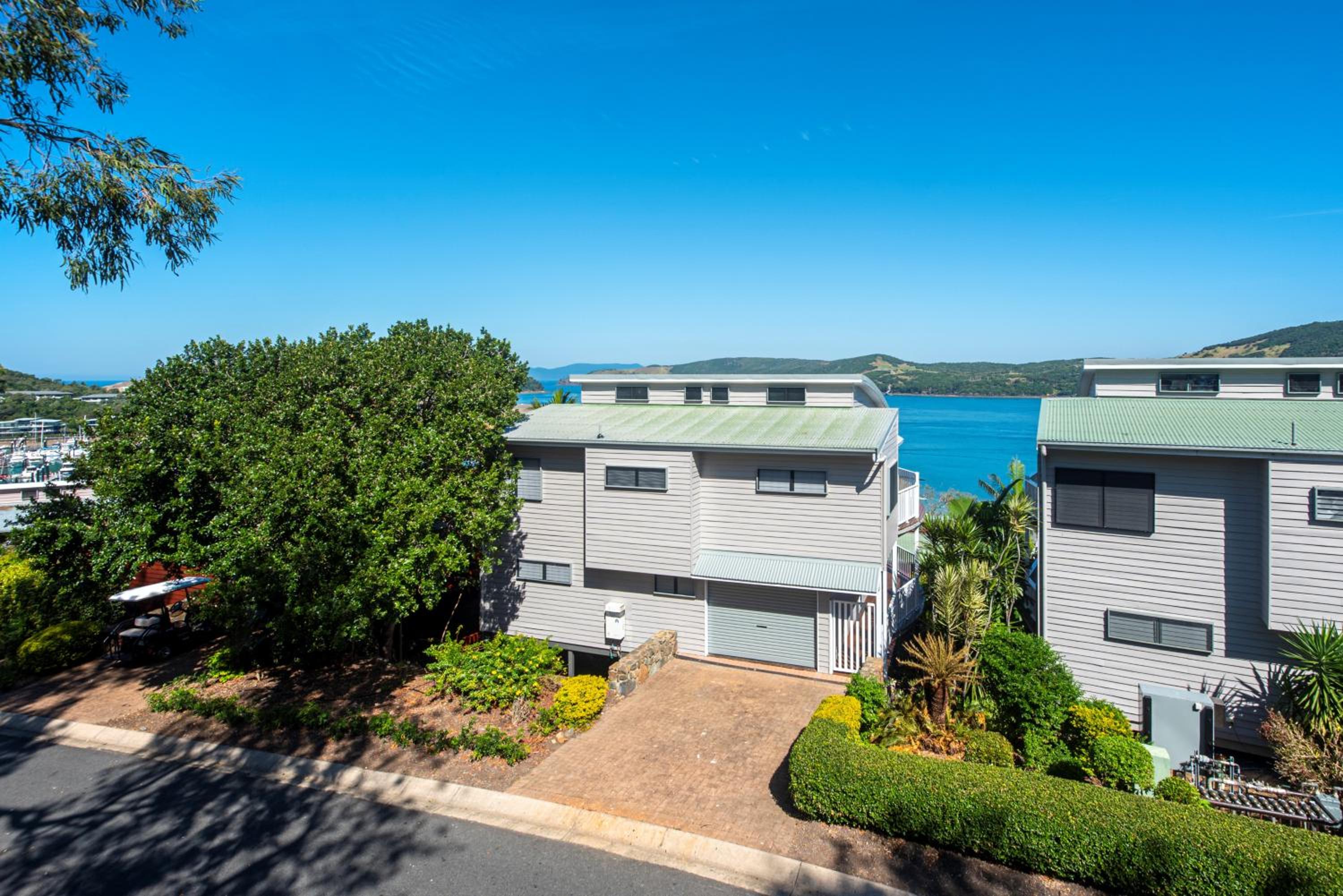 Hotel Casuarina Cove 14 & Buggy - Hamilton Island - Image 1