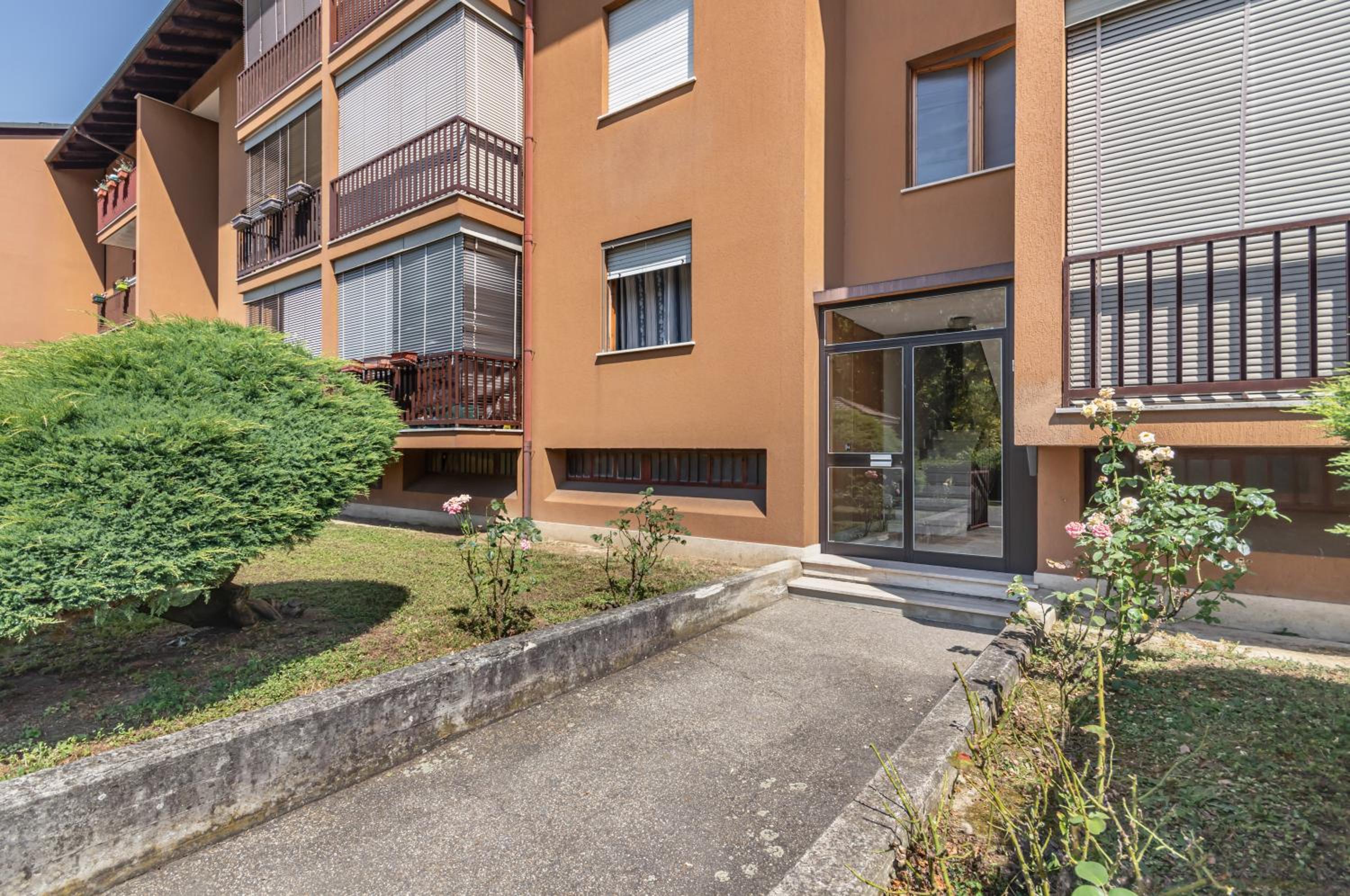 Asti Lovely Apt - Private Parking & Balconies view 3