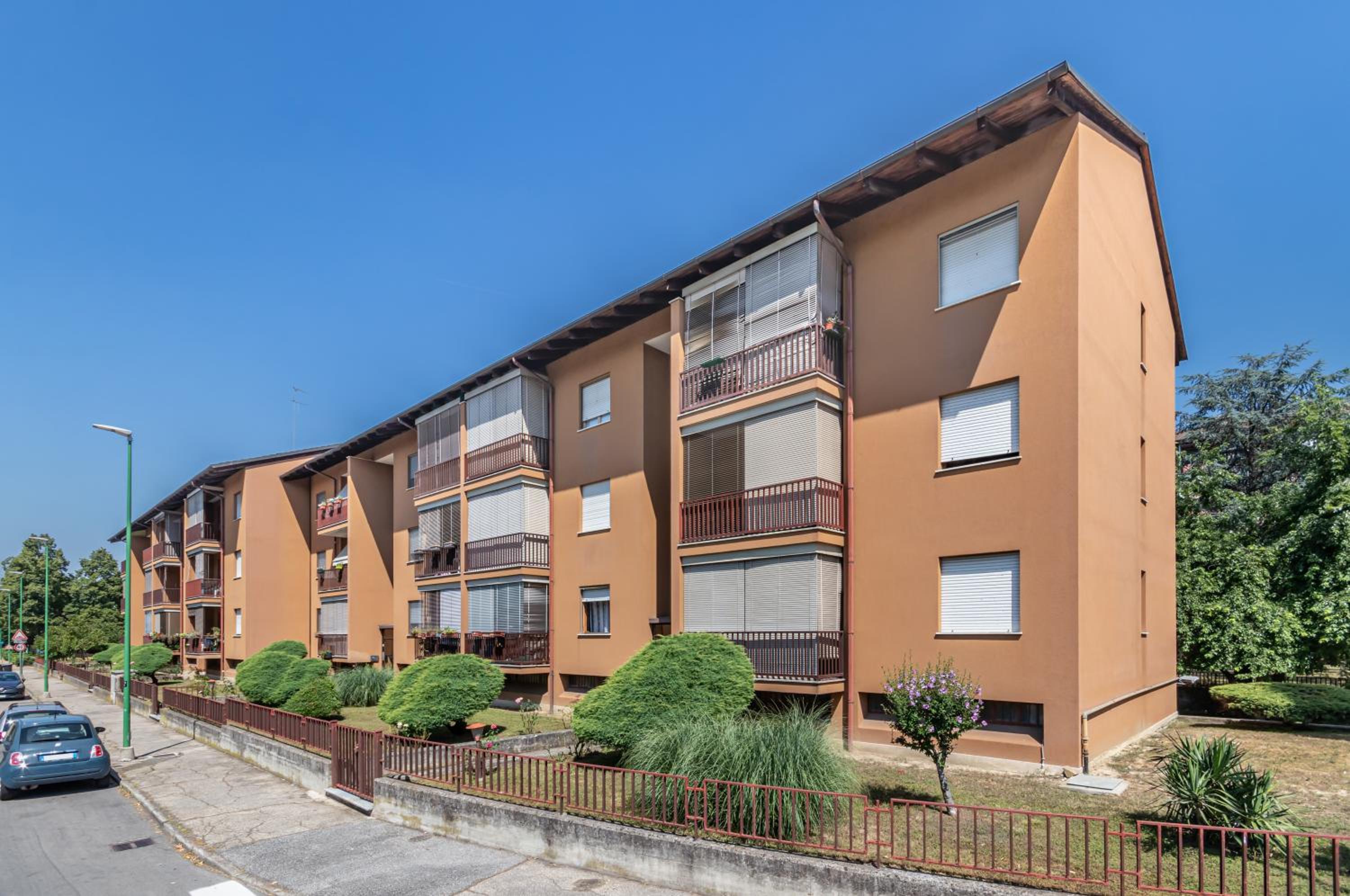 Asti Lovely Apt - Private Parking & Balconies view 4