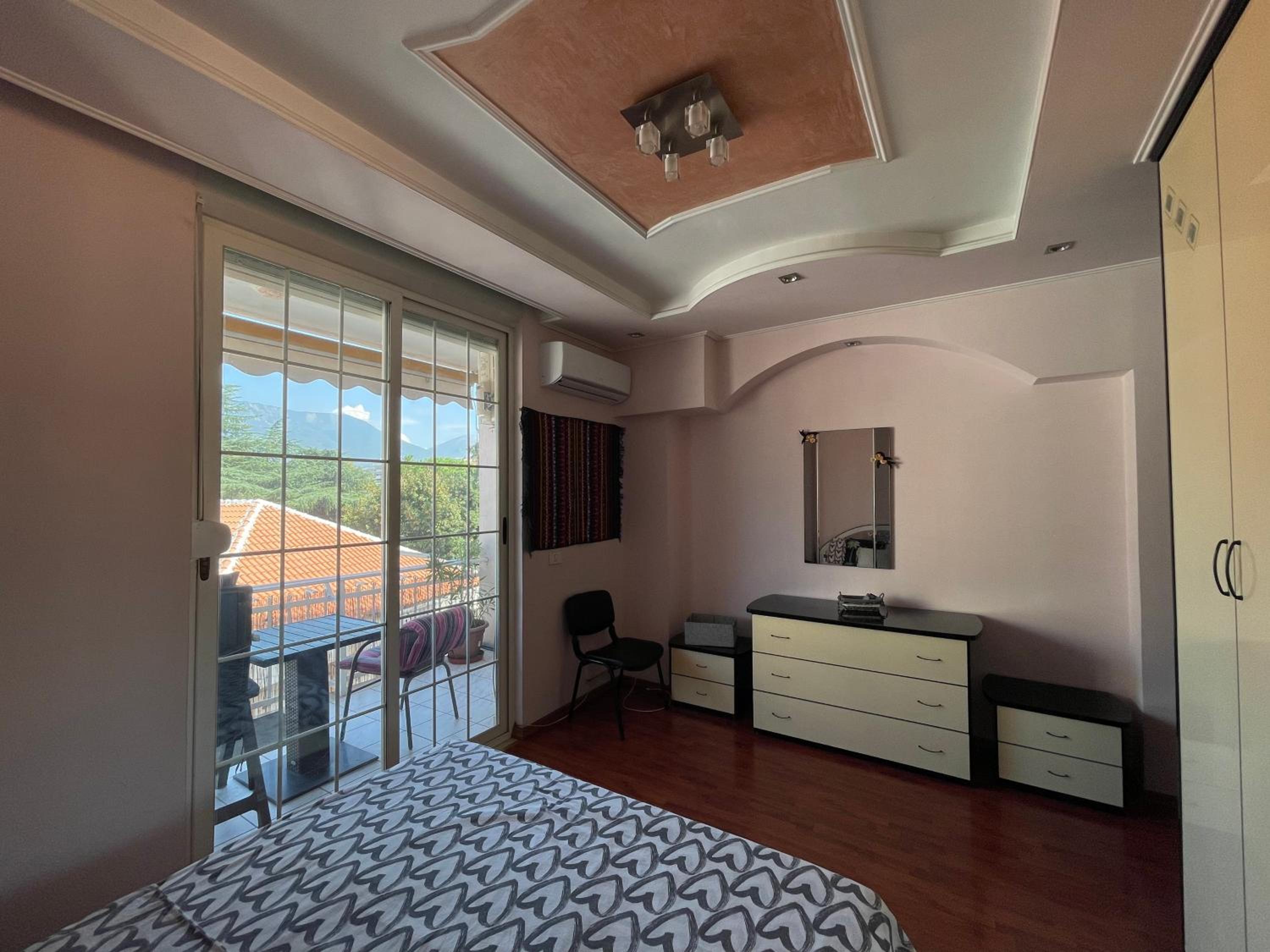 Pine-Tree Spacious 2 BDR Apartment near Tanners' Bridge with hot tub