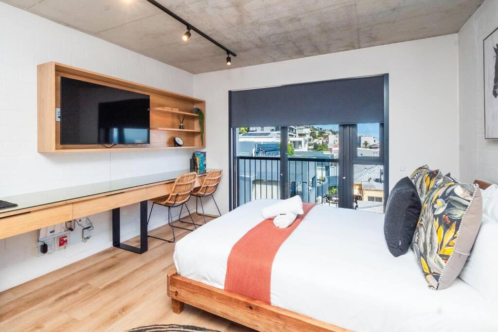 Luxury Studio with Ocean Views and Rooftop Pool view 3