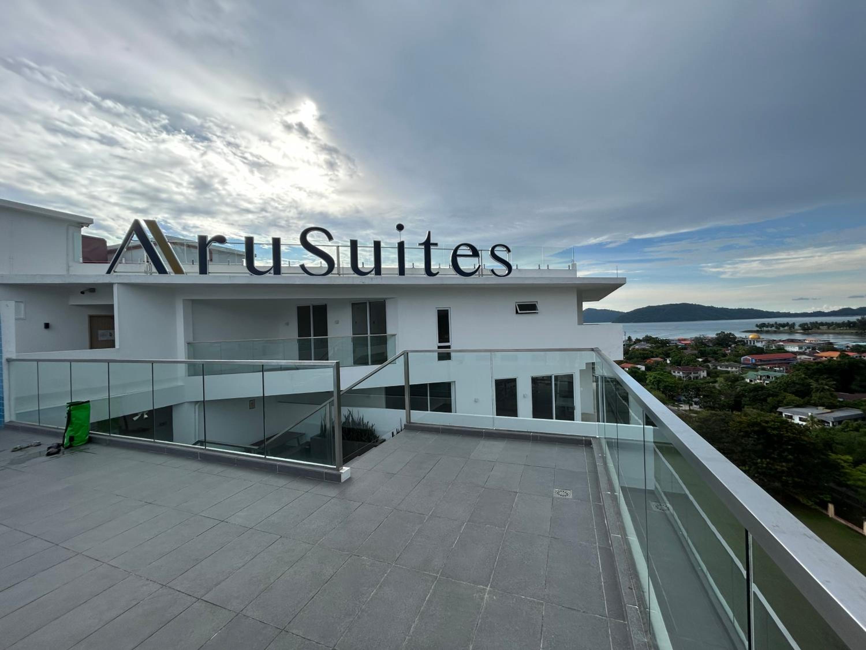 Aru Cozy Home 2BR With Infinity Pool @ Aru Suites photo 4