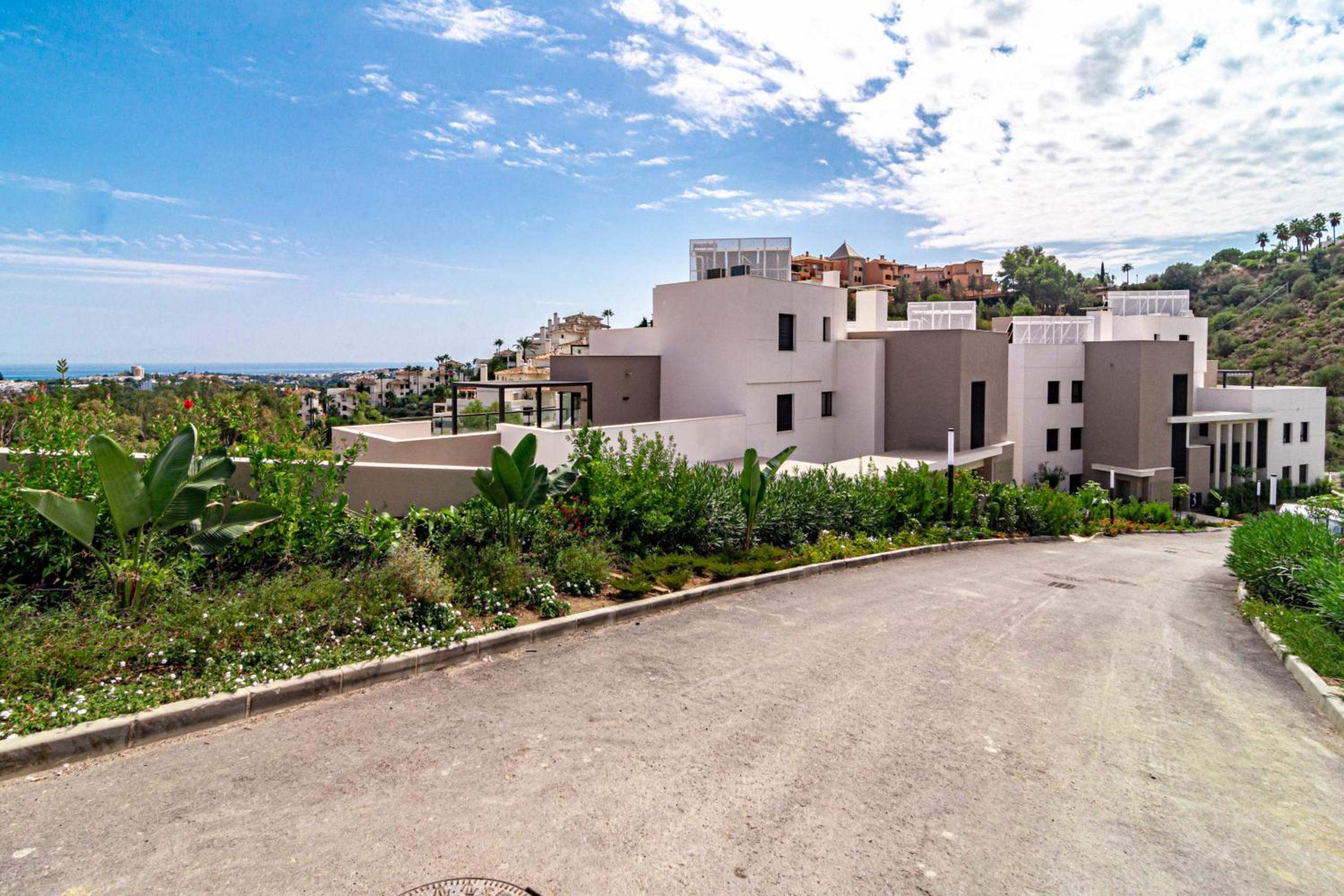 ML4- Marbella Lake by Roomservices view 2