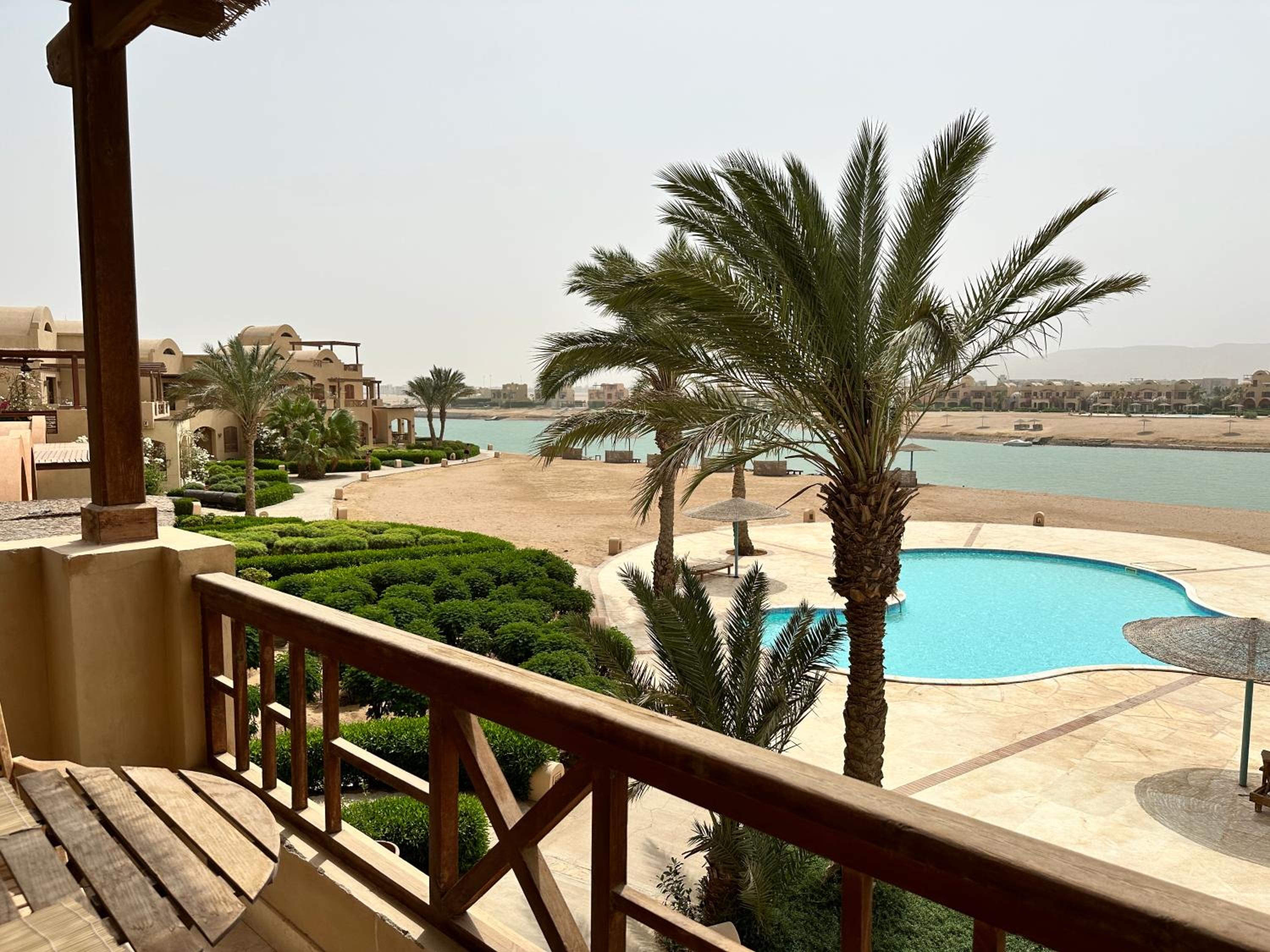 Hotel Sabina 1br apartment Lagoon view with shared pool By BFG Beit Fel Gouna - Image 1