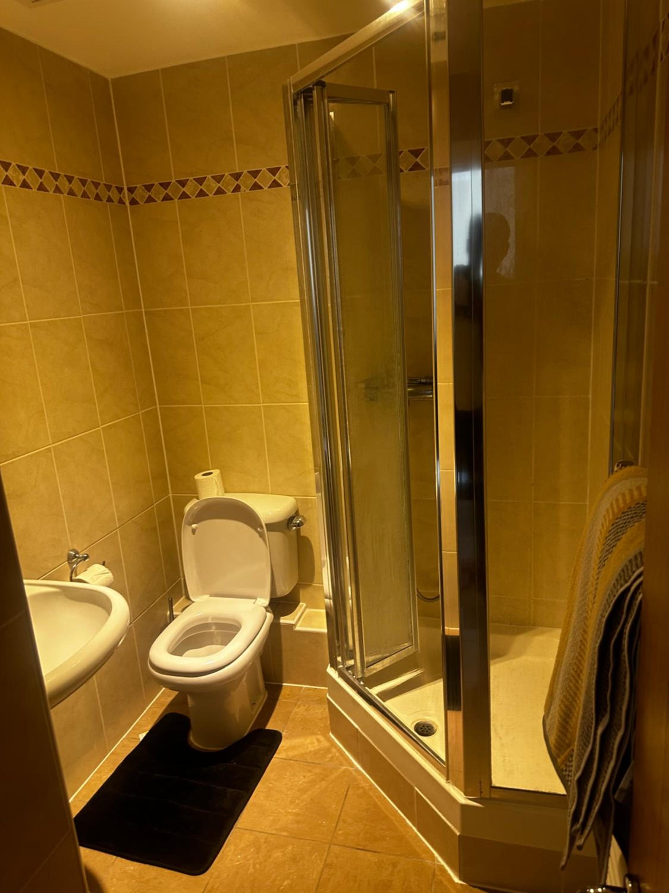 Budget Double room with Private Bathroom - Shared Flat