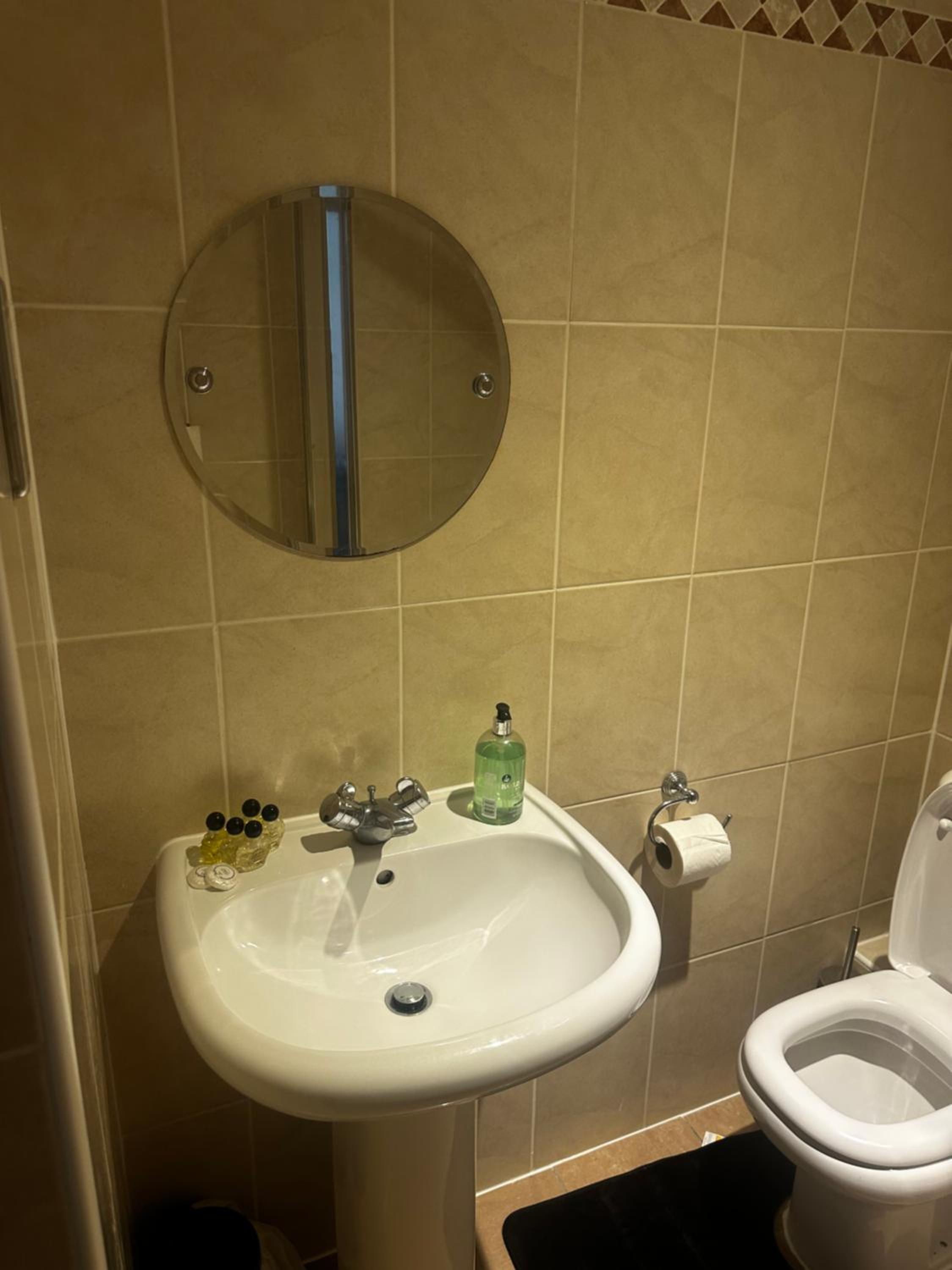 Budget Double room with Private Bathroom - Shared Flat