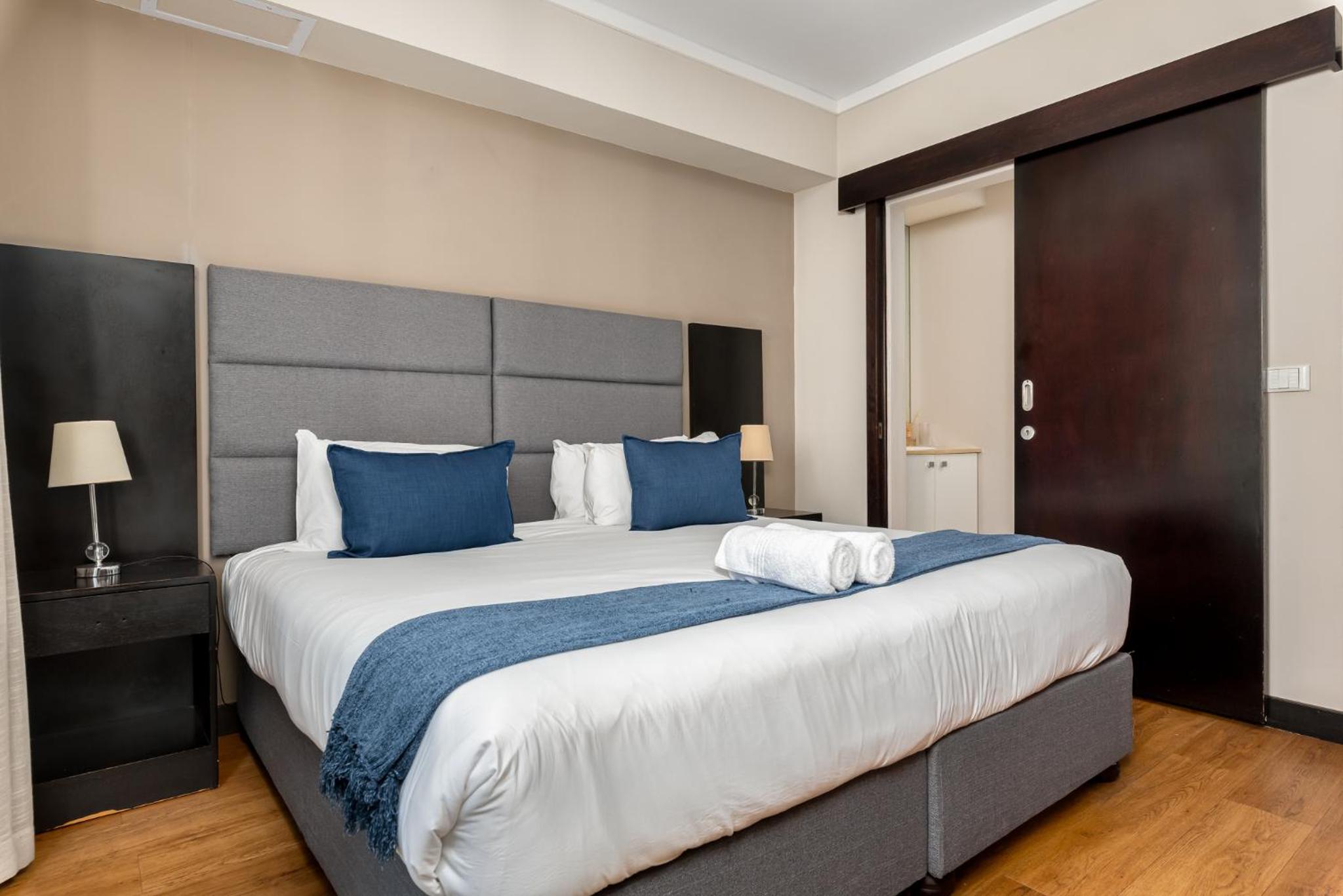 Icon Apartments