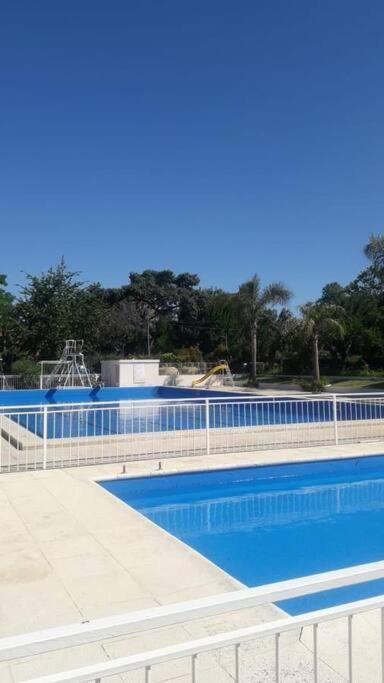 Casa con pileta en Club de Campo