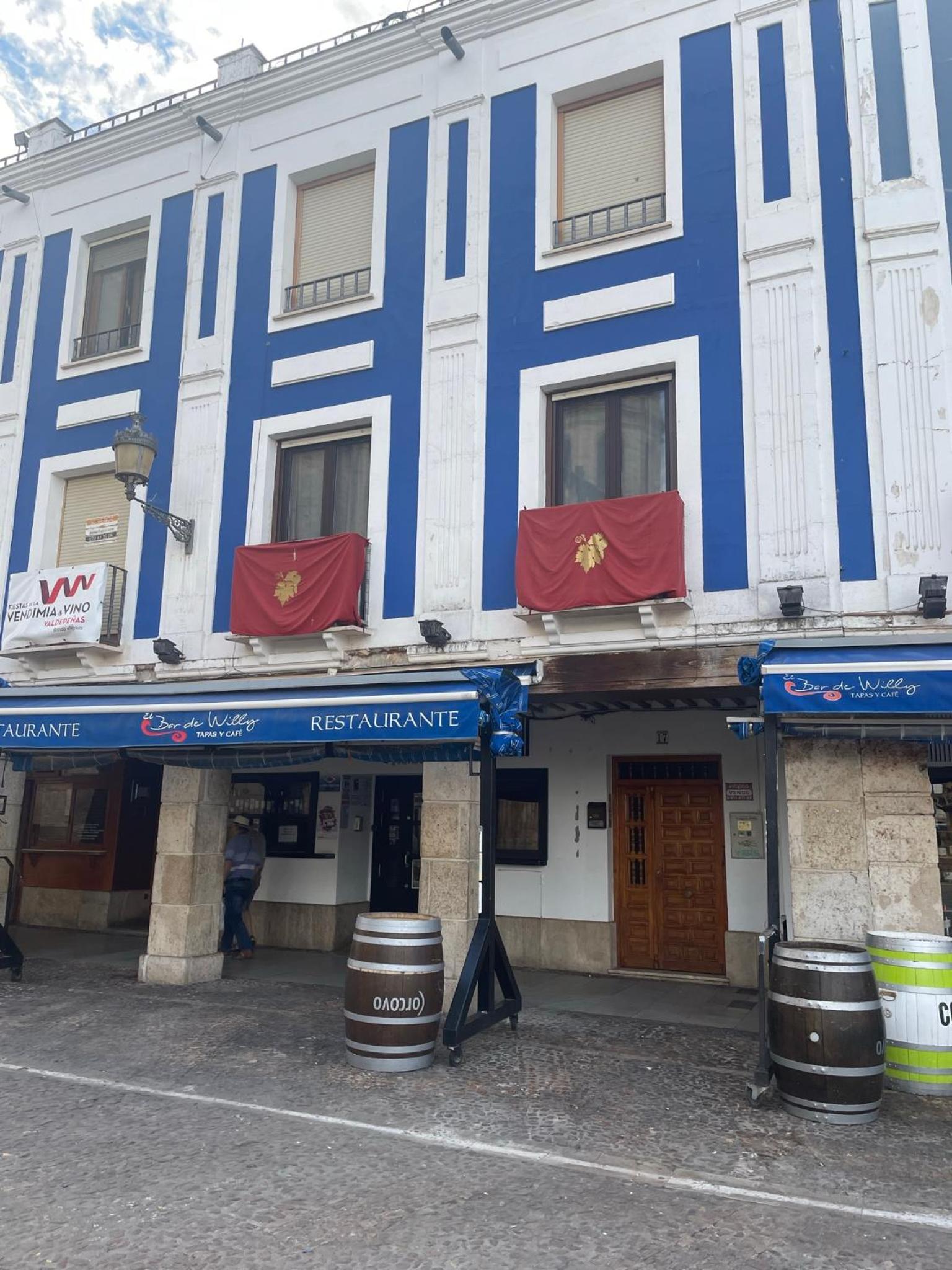 Blanco y Añil Plaza