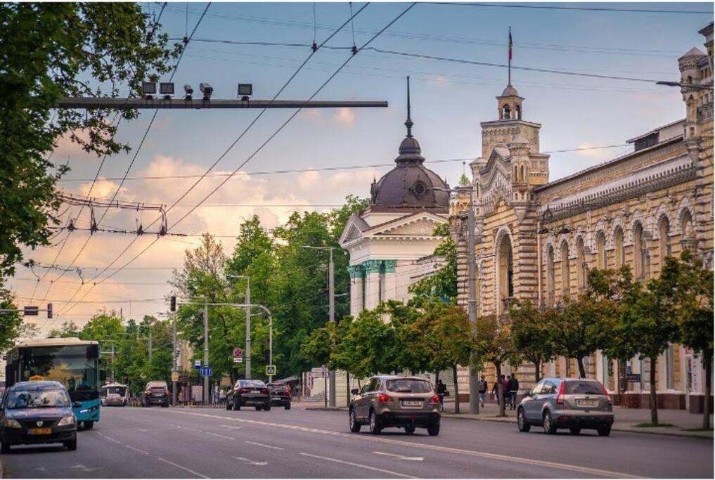 Two-bedroom apartment in the heart of Chisinau view 4