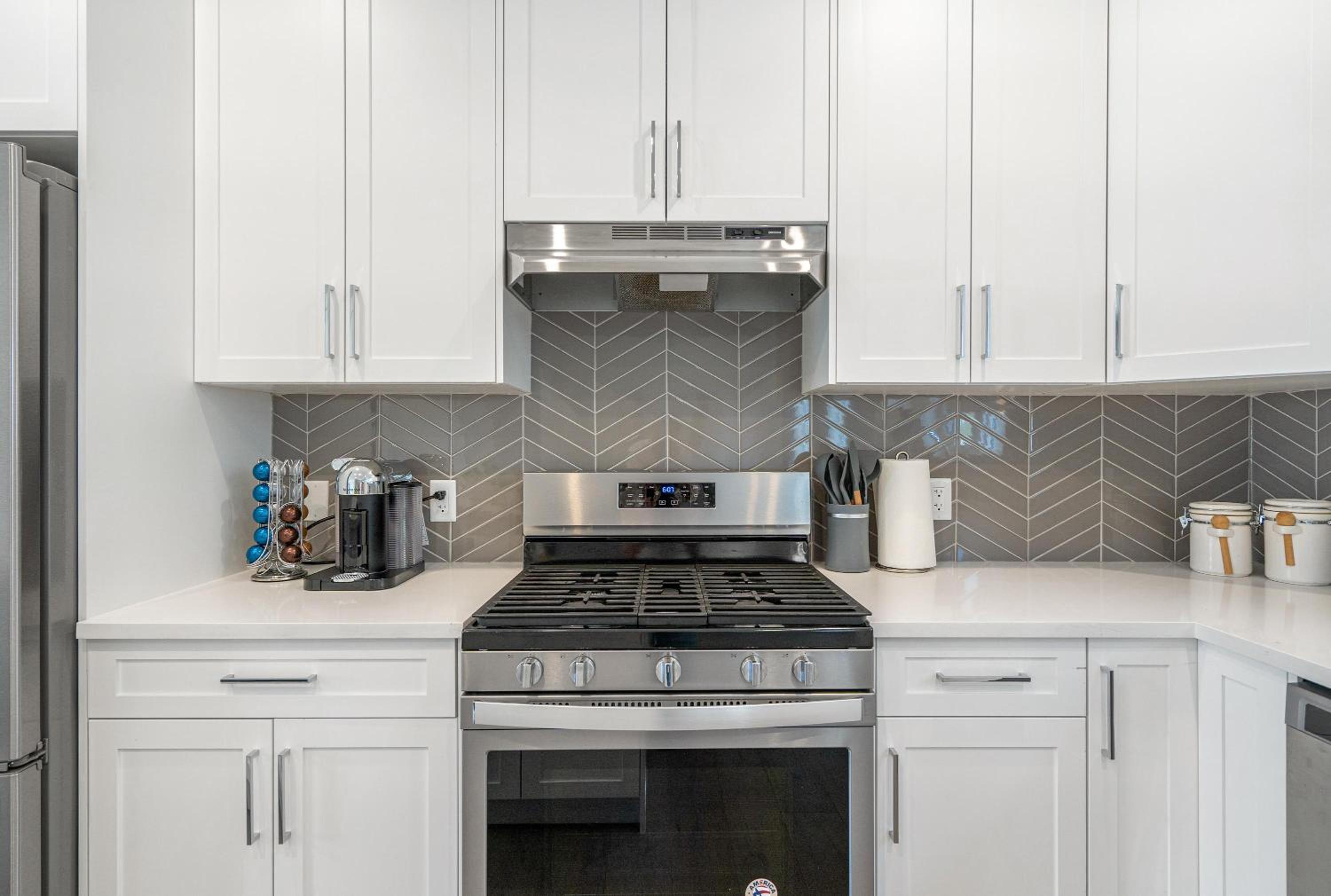Luxury Hillhurst Home Central Location 3 Br