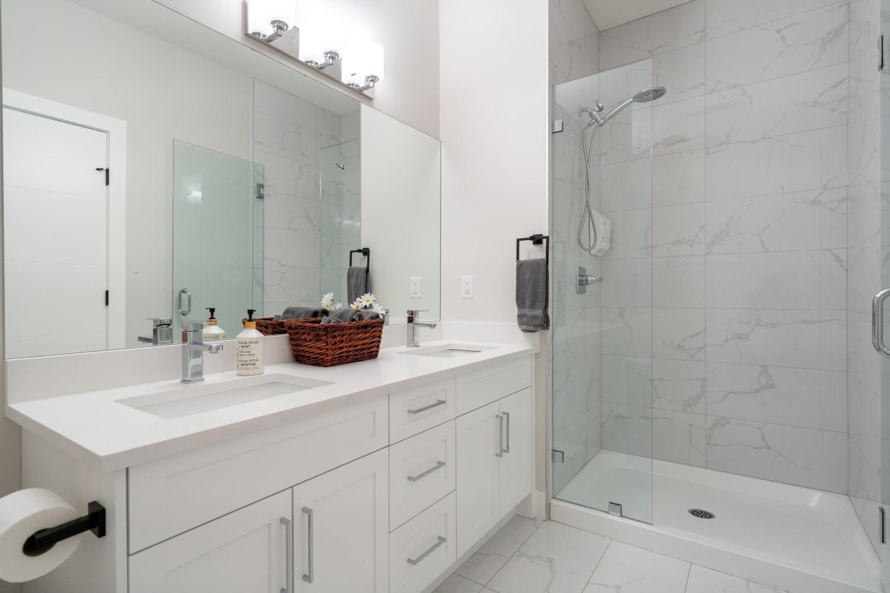 Luxury Hillhurst Home Central Location 3 Br