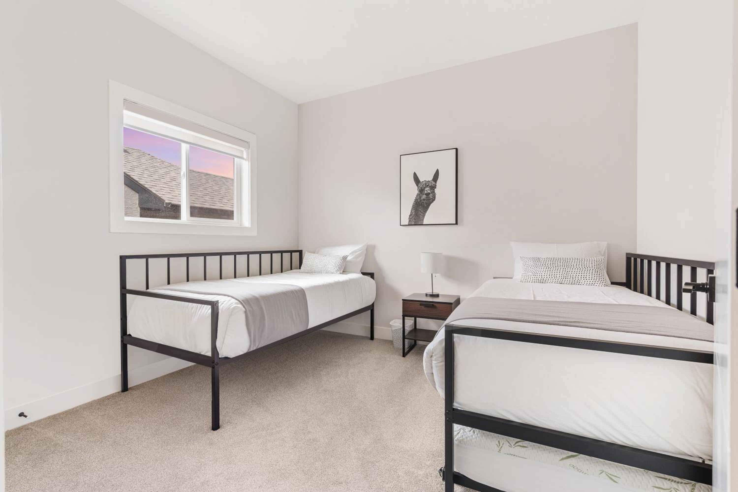 Luxury Hillhurst Home Central Location 3 Br
