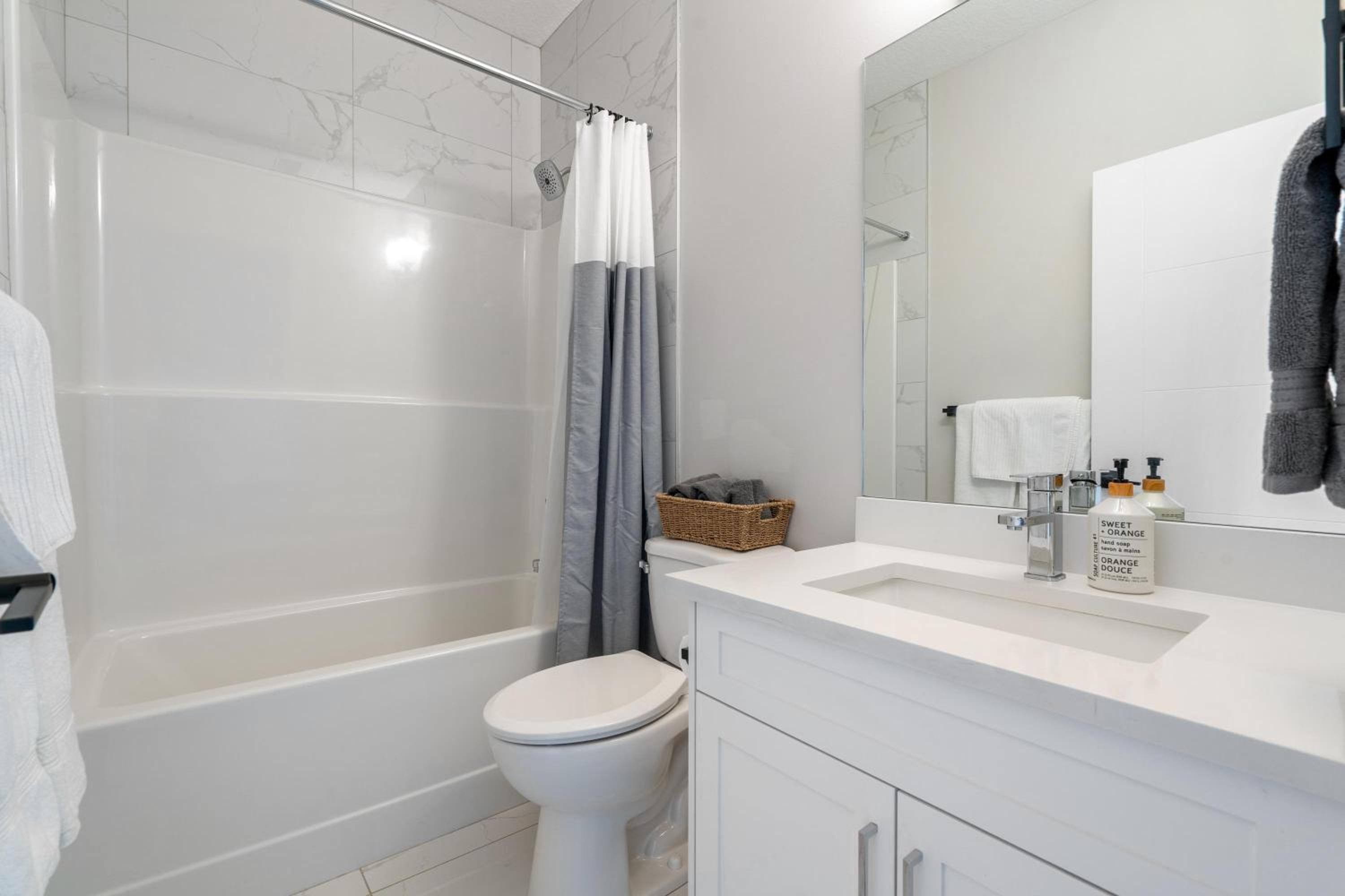 Luxury Hillhurst Home Central Location 3 Br