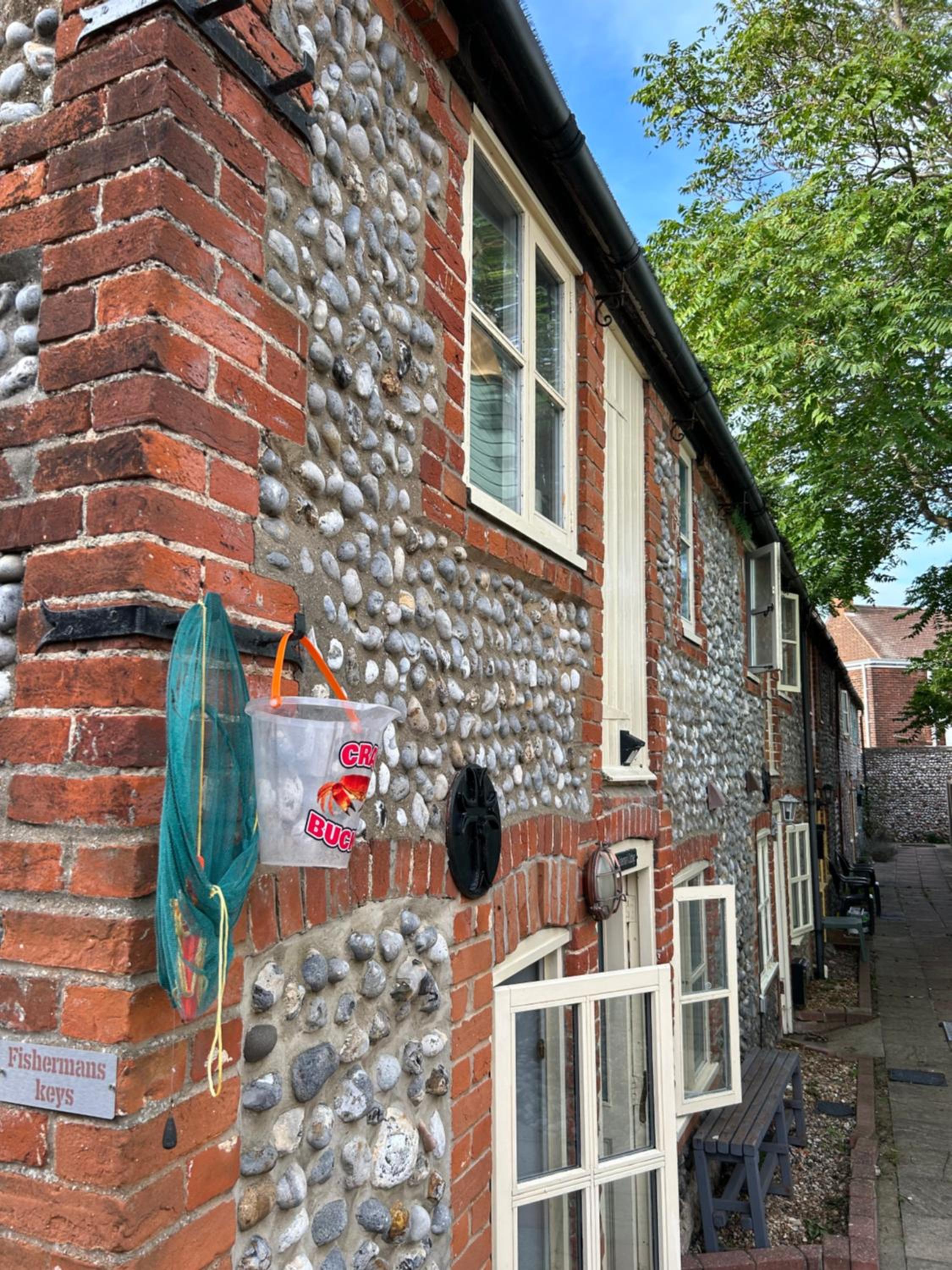 Fishermans Flint cottage view 5