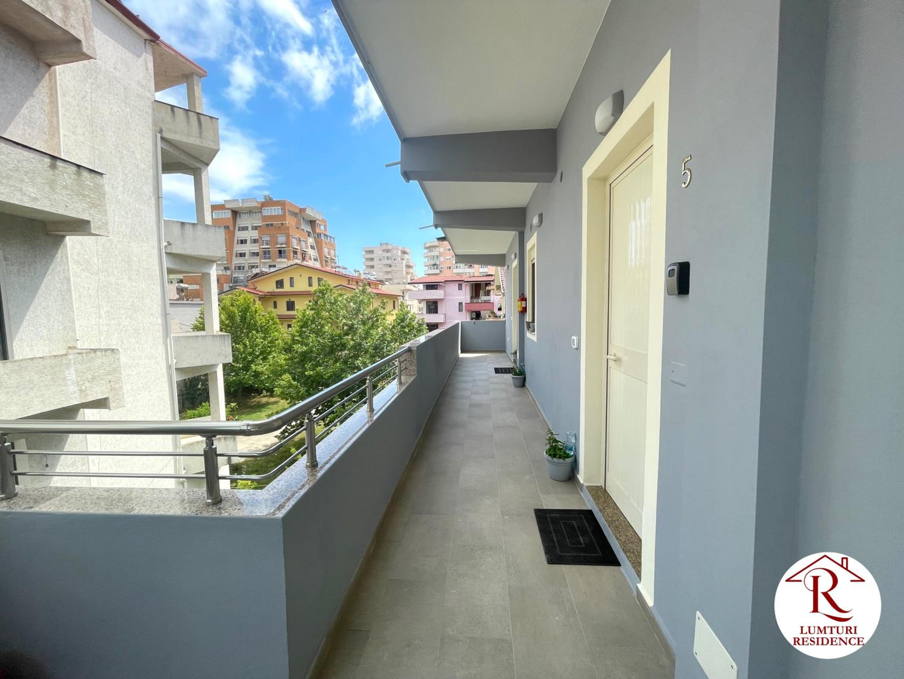 2 Bed Apartment Sleeps 4 with Free Parking