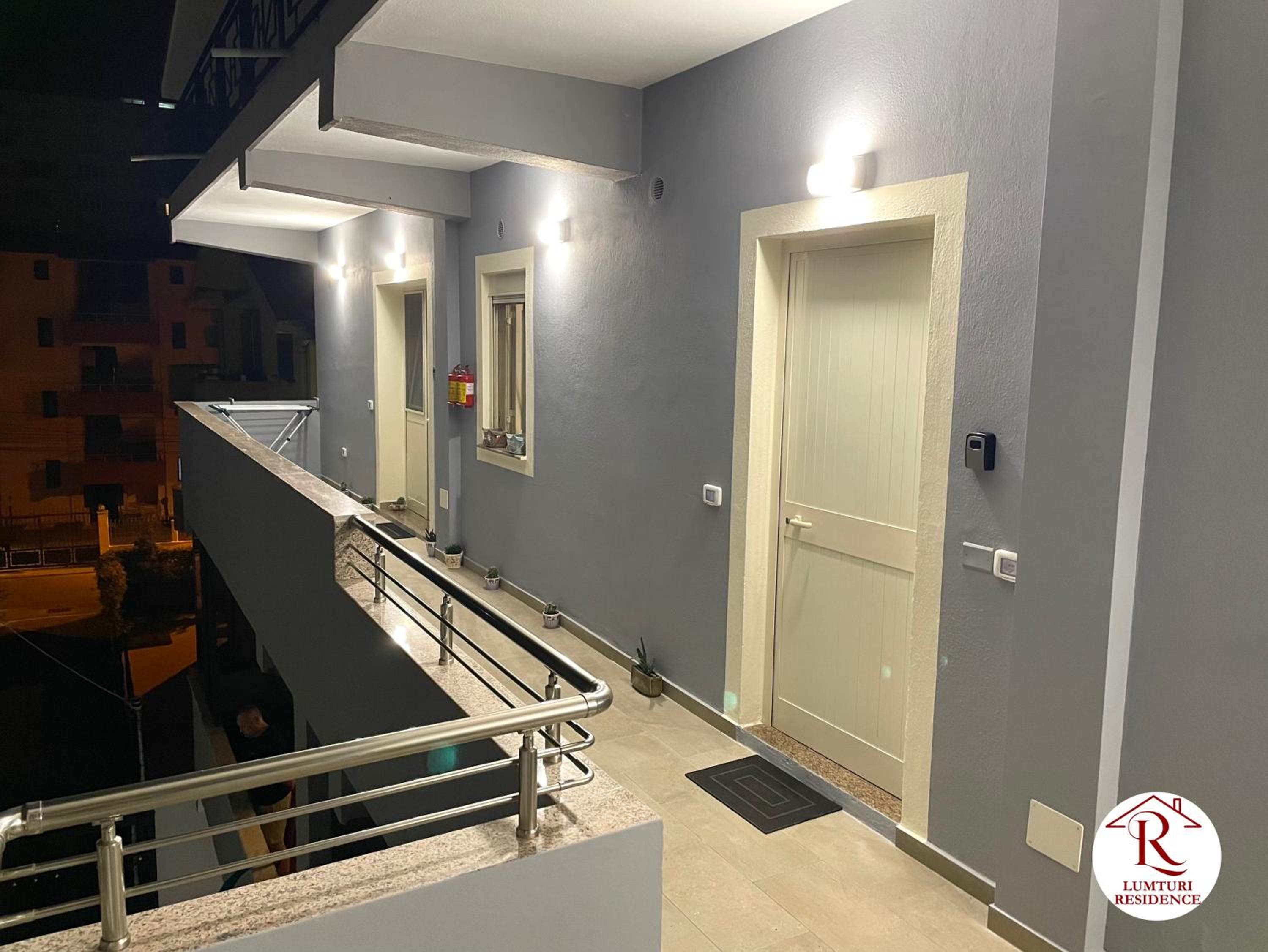 2 Bed Apartment Sleeps 4 with Free Parking