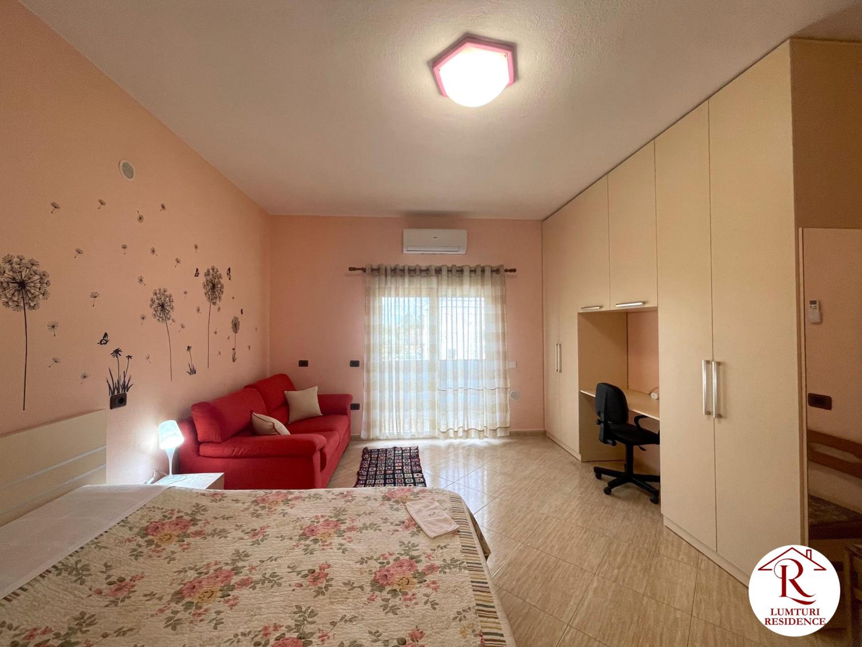 2 Bed Apartment Sleeps 4 with Free Parking