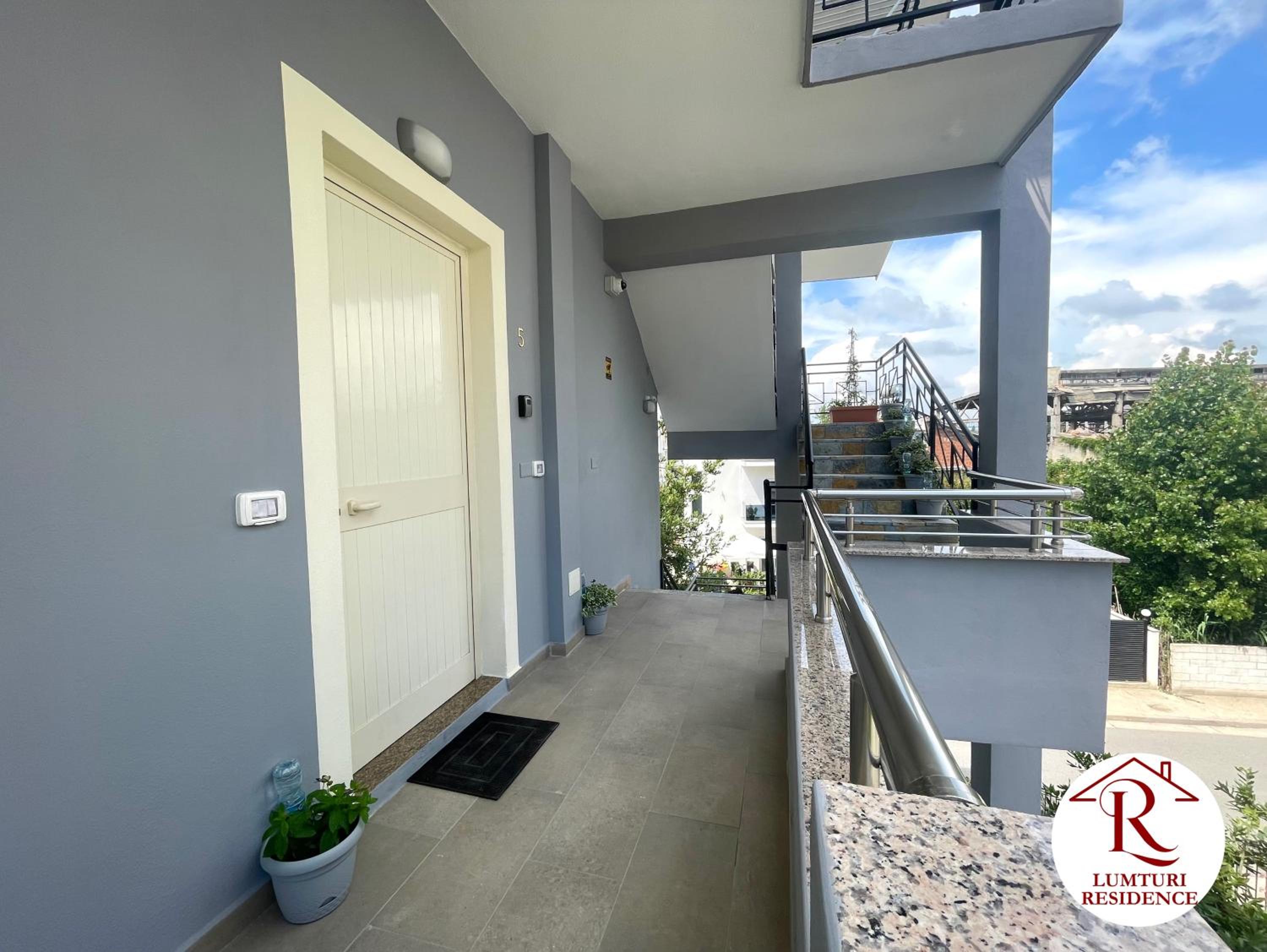 2 Bed Apartment Sleeps 4 with Free Parking