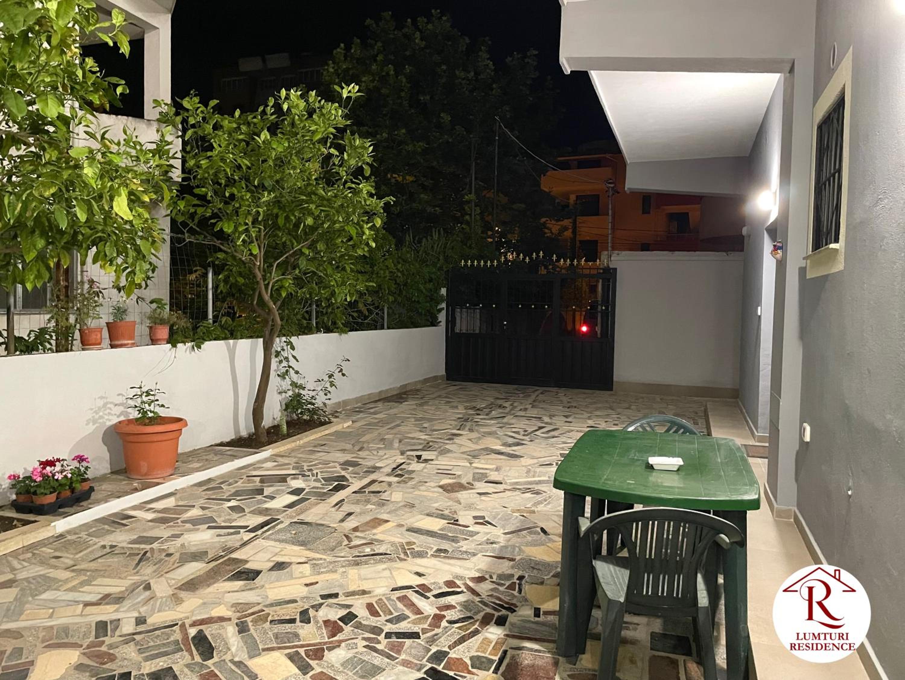 2 Bed Apartment Sleeps 4 with Free Parking