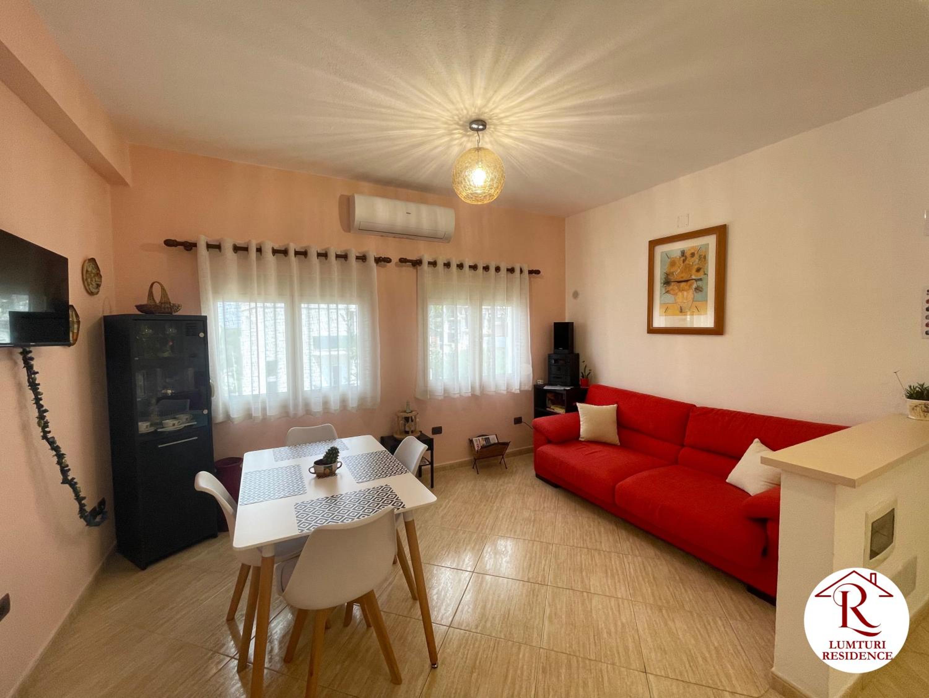2 Bed Apartment Sleeps 4 with Free Parking