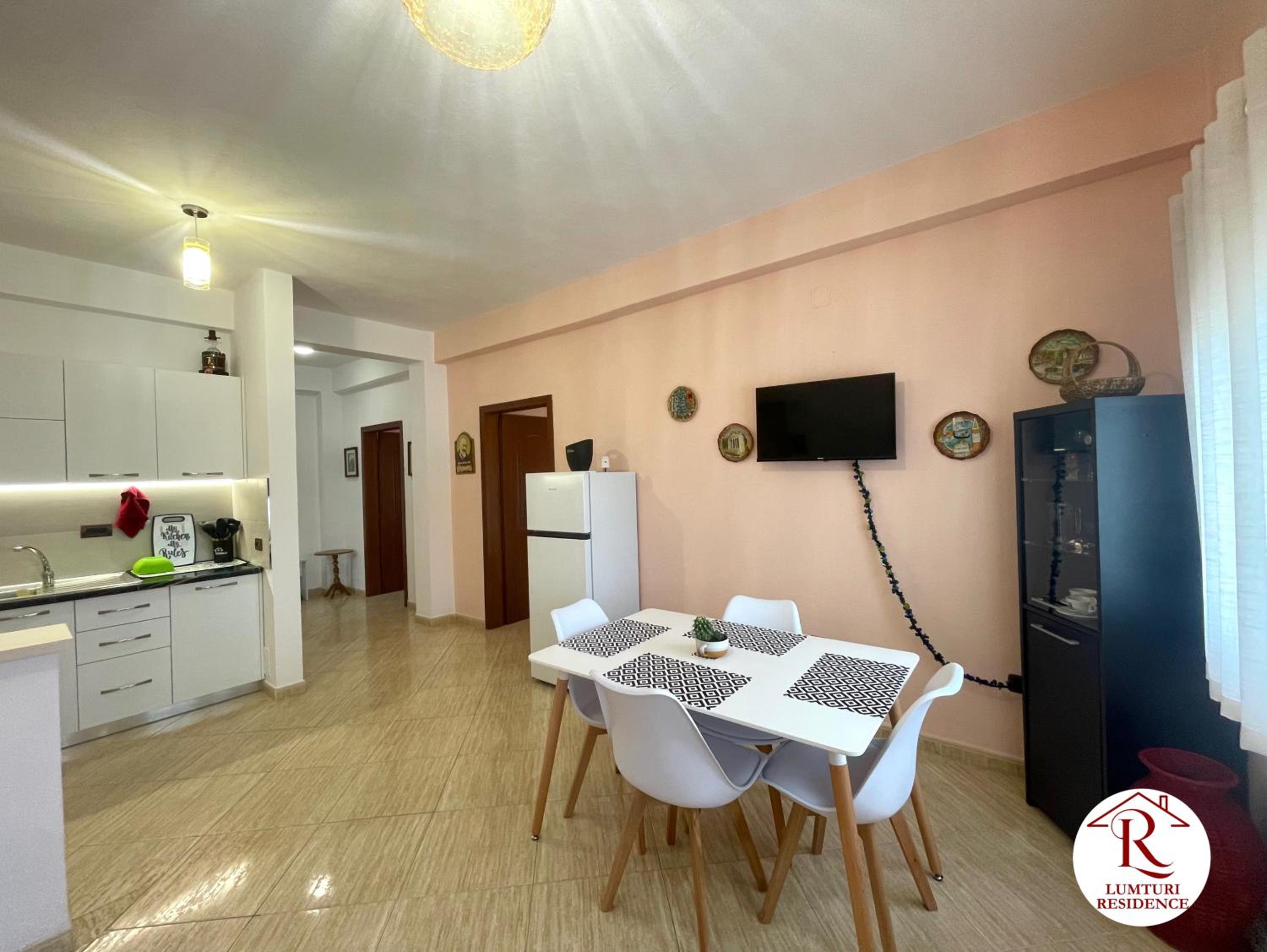 2 Bed Apartment Sleeps 4 with Free Parking