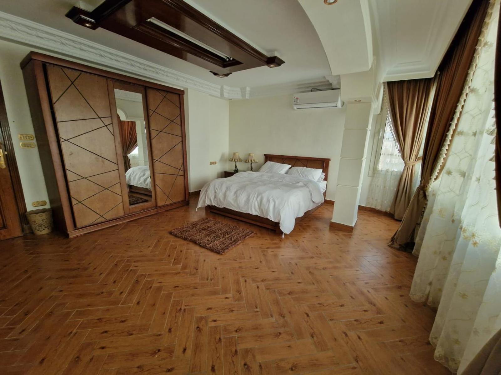 Luxury Pyramid View and a 3BR Penthouse with Giza Pyramids & Sphinx Nearby