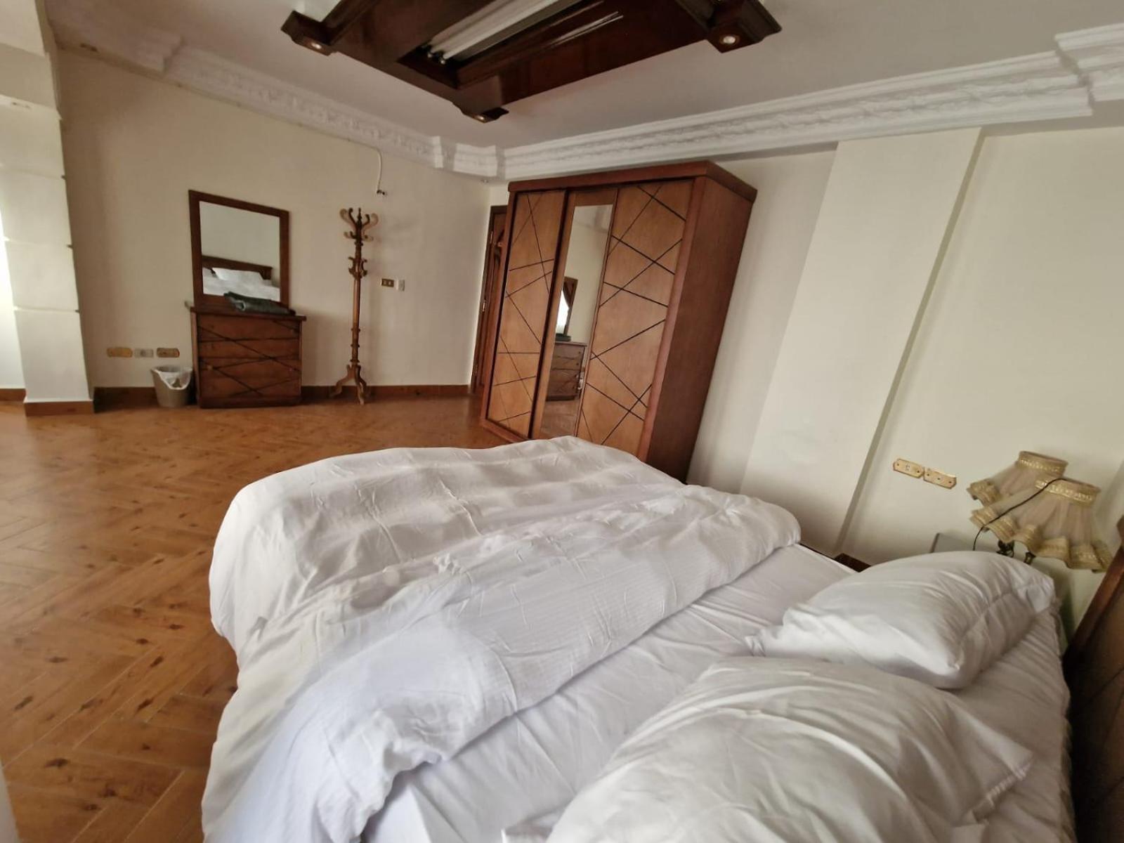 Luxury Pyramid View and a 3BR Penthouse with Giza Pyramids & Sphinx Nearby