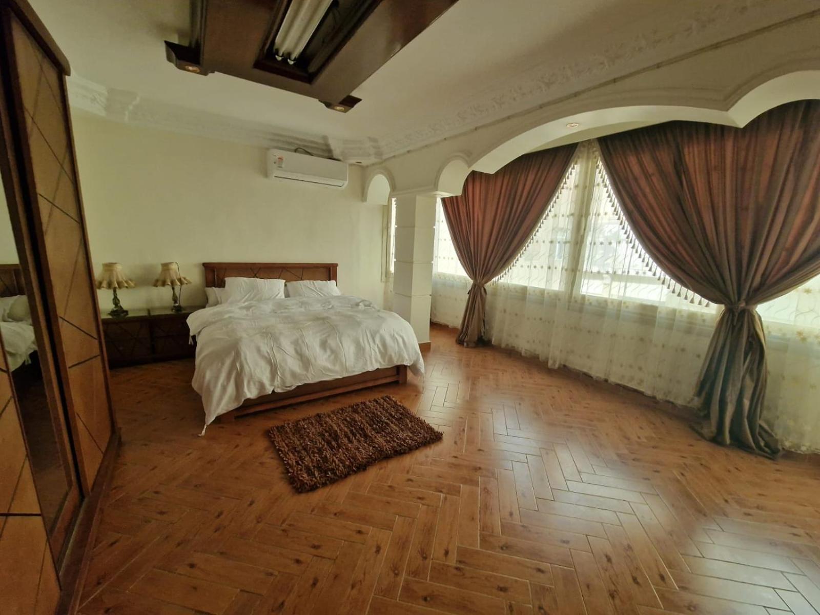 Luxury Pyramid View and a 3BR Penthouse with Giza Pyramids & Sphinx Nearby
