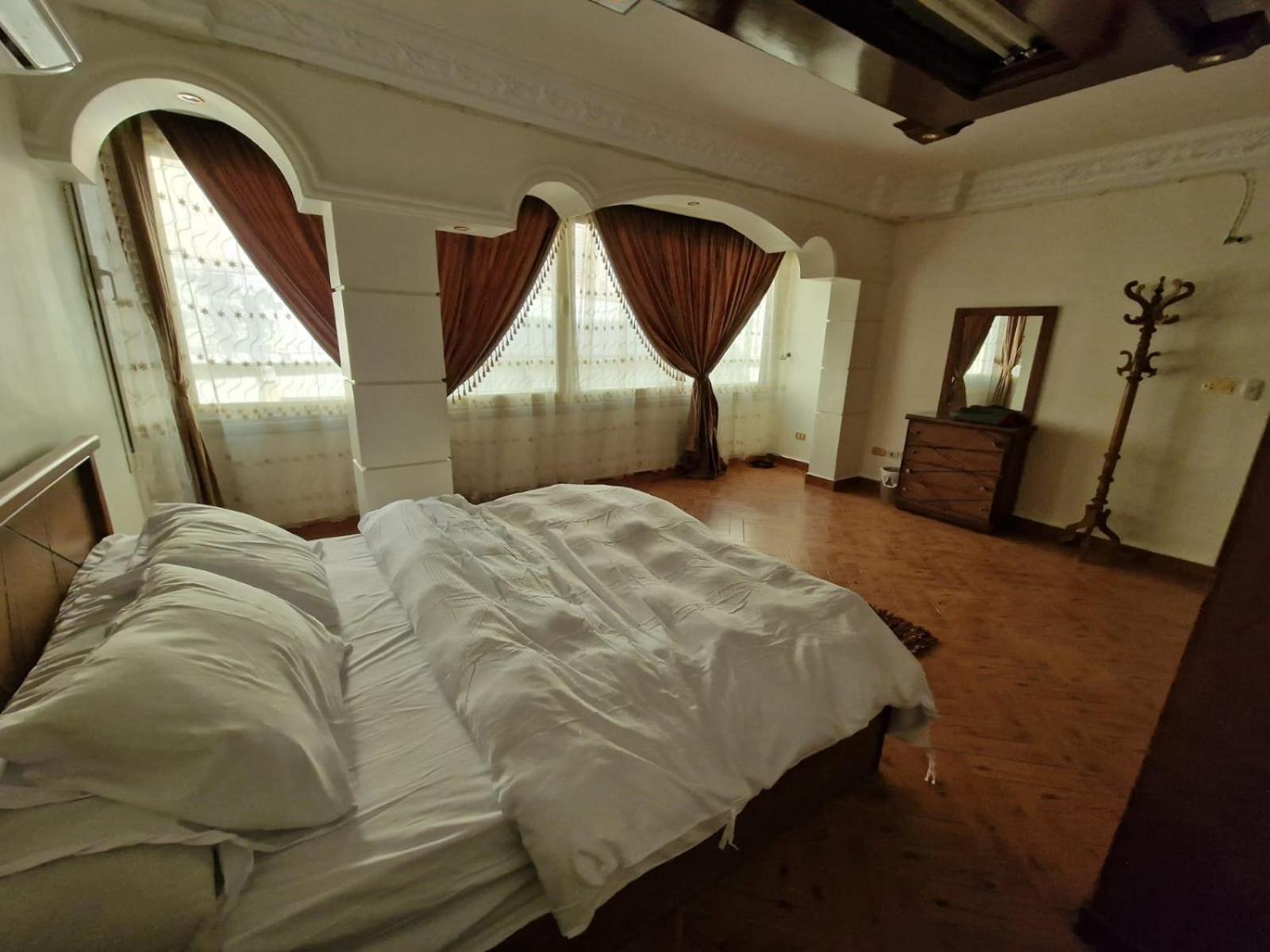 Luxury Pyramid View and a 3BR Penthouse with Giza Pyramids & Sphinx Nearby