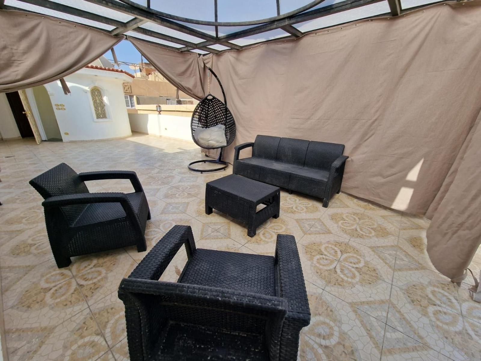 Luxury Pyramid View and a 3BR Penthouse with Giza Pyramids & Sphinx Nearby
