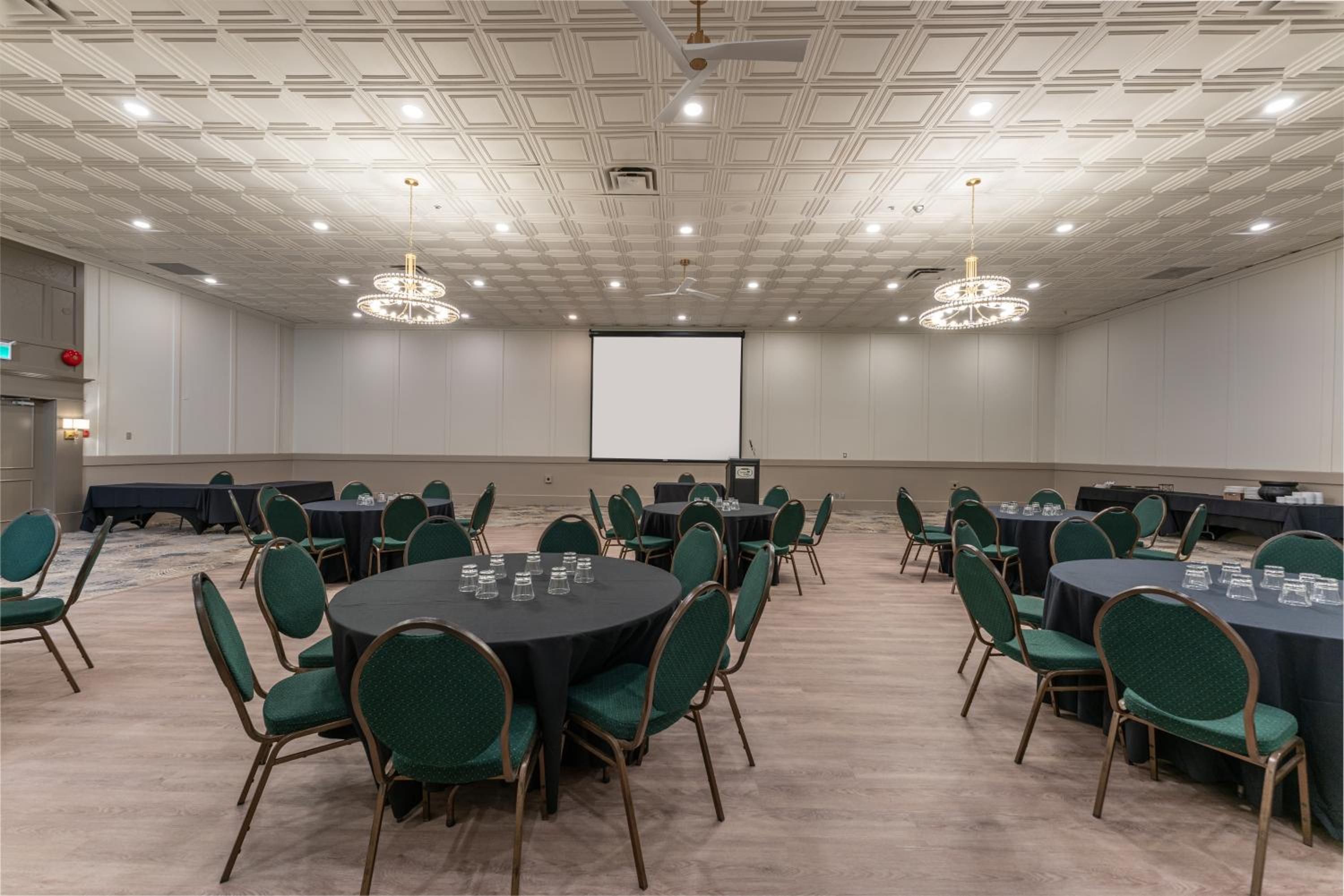 Vernon Vacations - Prestige Vernon Lodge - Property Image 14