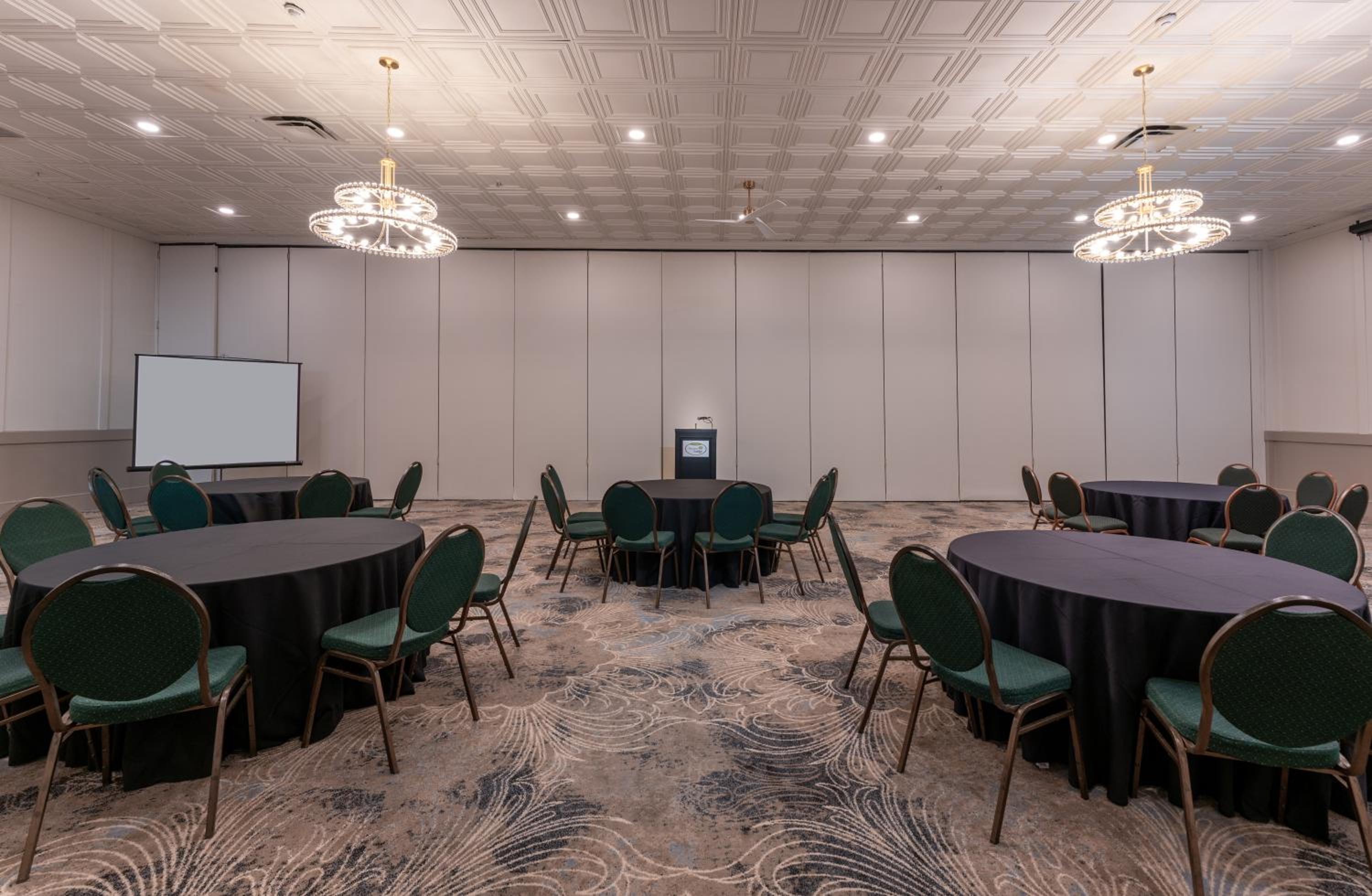 Vernon Vacations - Prestige Vernon Lodge - Property Image 16