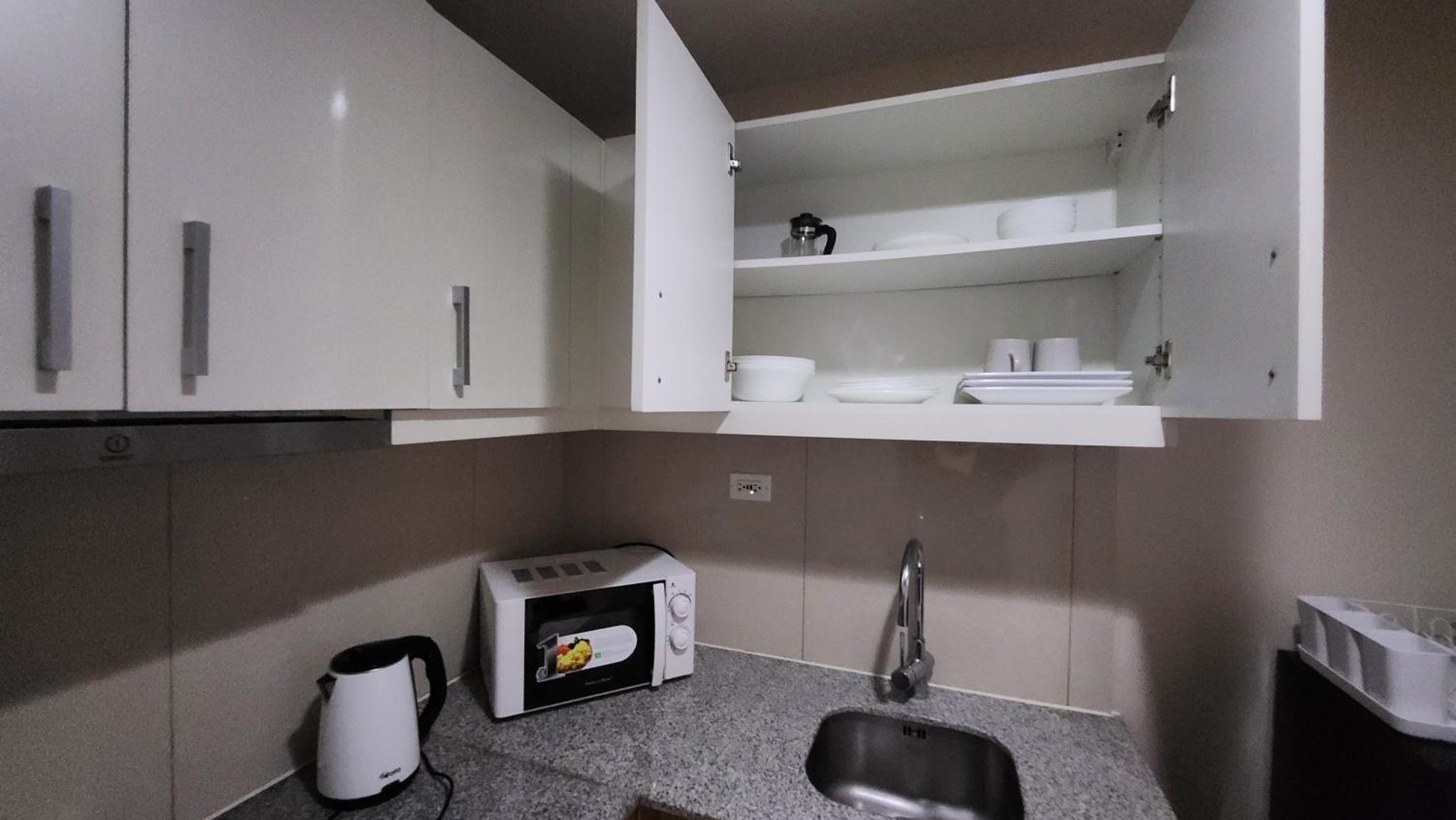 BGC Uptown Mall Suite photo 5