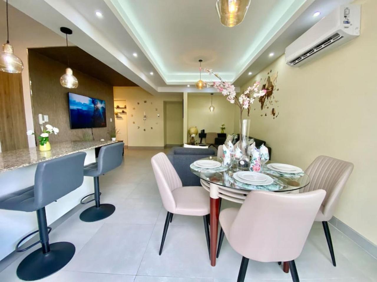 Cozy City Center Condo, Full AC